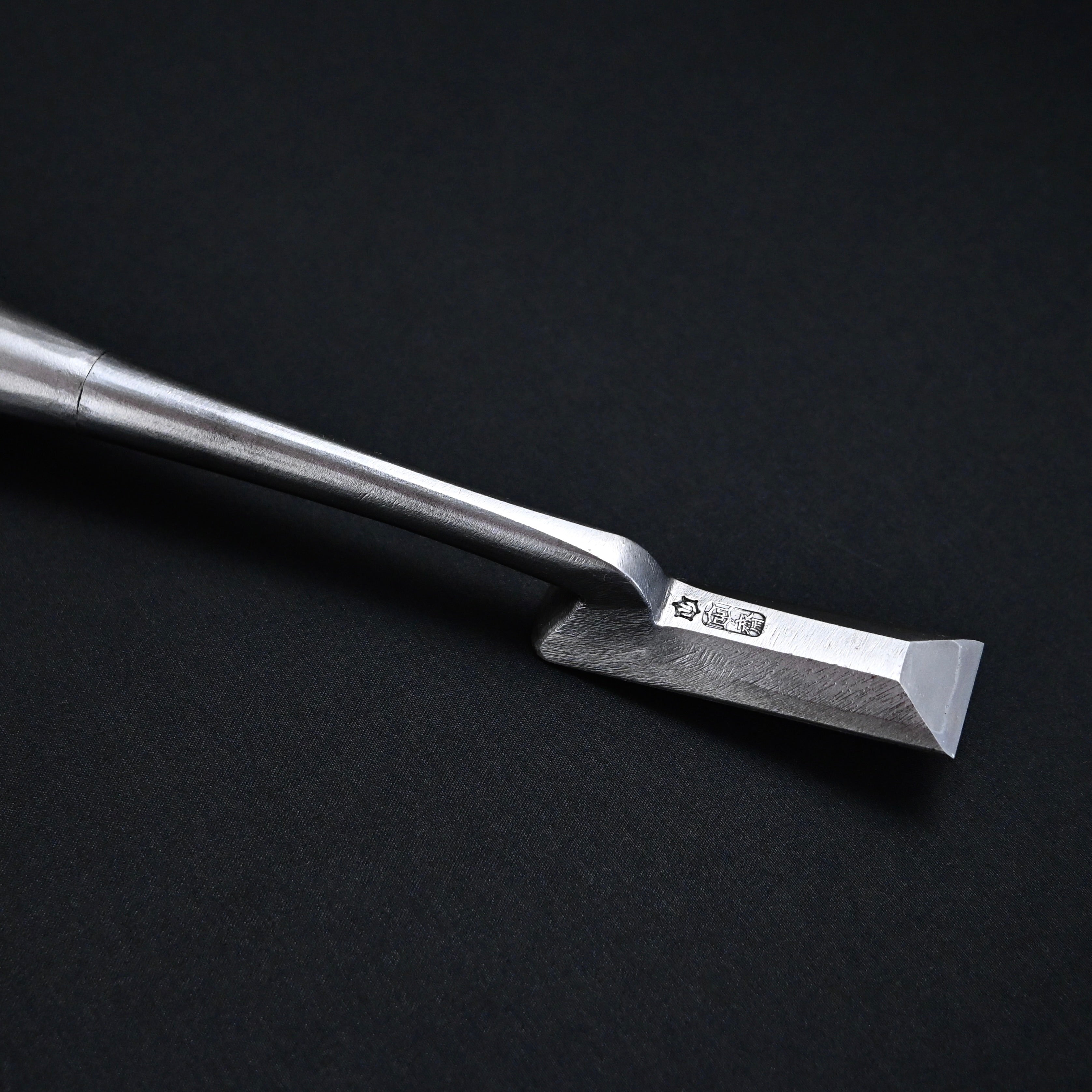 田斎作 磨仕上 面取鏝のみ アゴ付 赤樫柄 21mm Tasai Special Trowel chisel (Kote nomi) Polish finished with Red oak handle