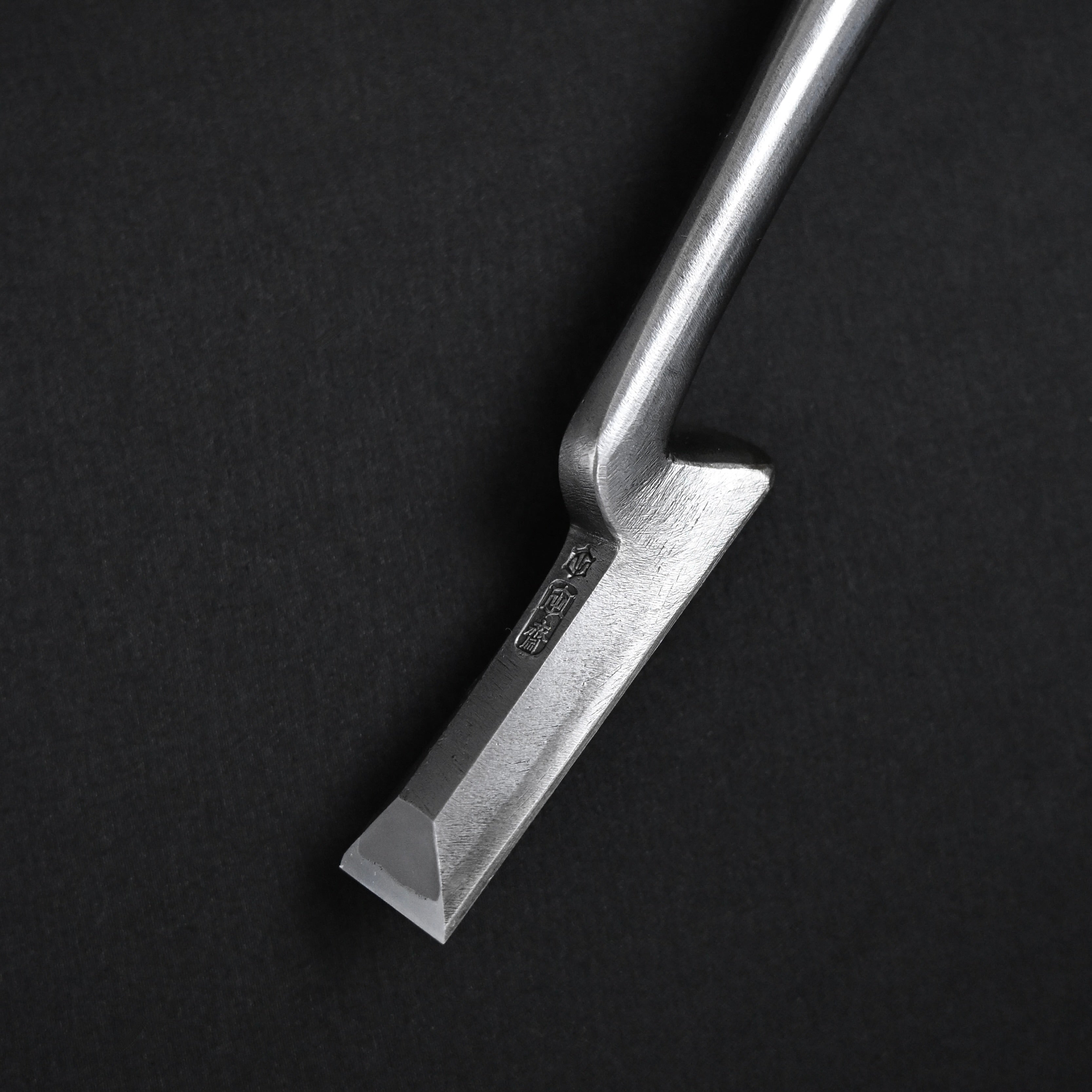 田斎作 磨仕上 面取鏝のみ アゴ付 赤樫柄 21mm Tasai Special Trowel chisel (Kote nomi) Polish finished with Red oak handle