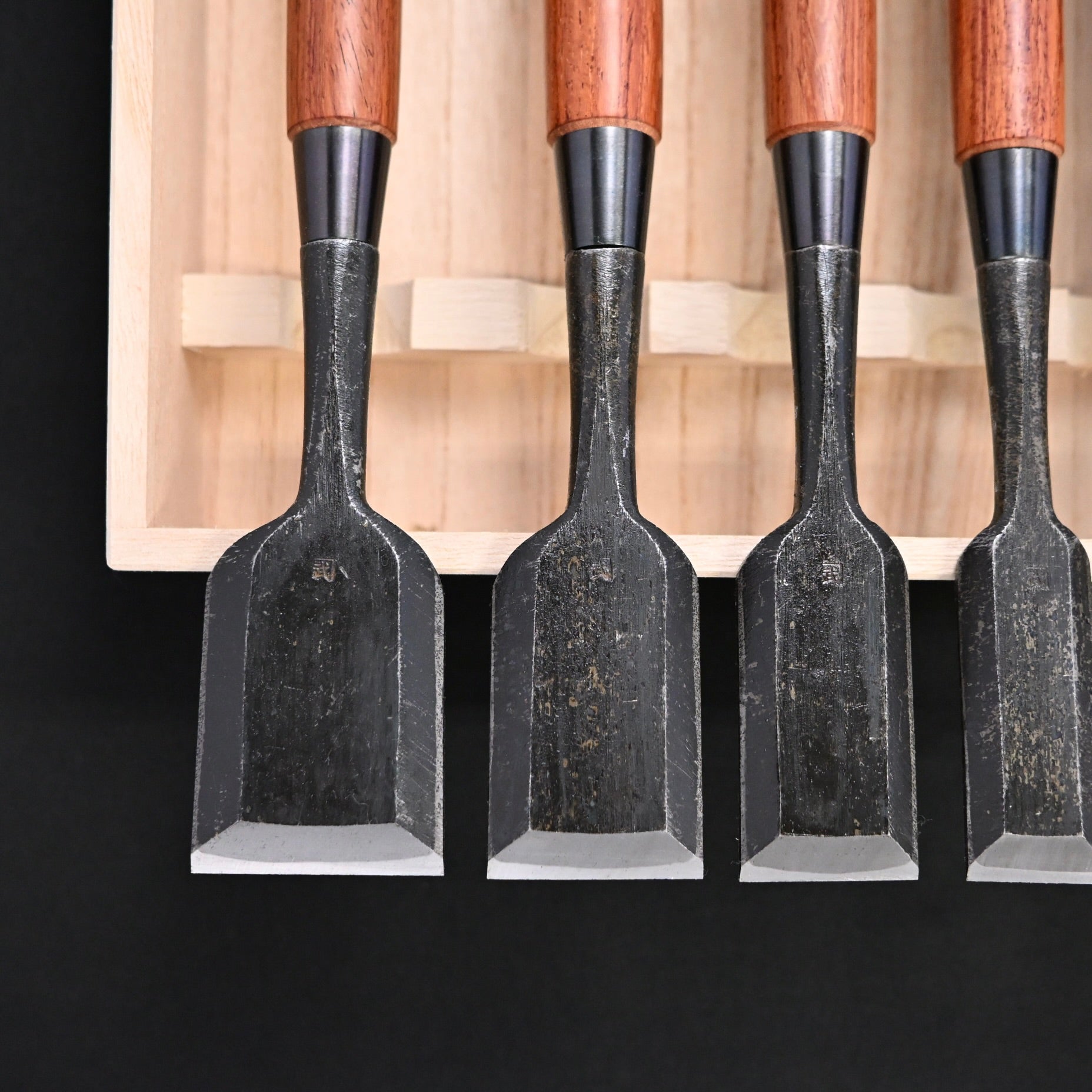 Kanetake Bench chisels set with rosewood Handle by Takahashi Norikazu 高橋典三作 カネ武 追入組鑿 紫檀柄