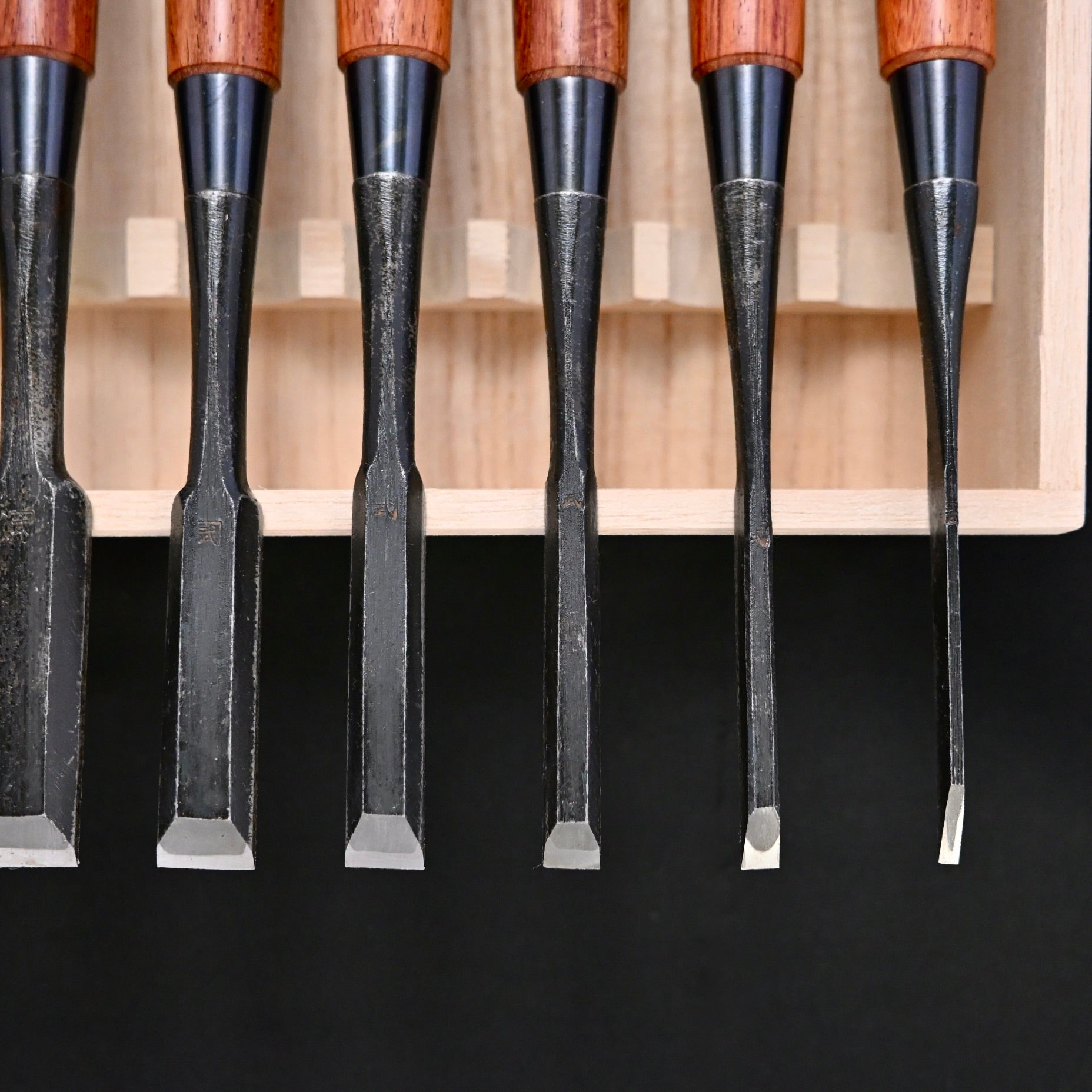 Kanetake Bench chisels set with rosewood Handle by Takahashi Norikazu 高橋典三作 カネ武 追入組鑿 紫檀柄