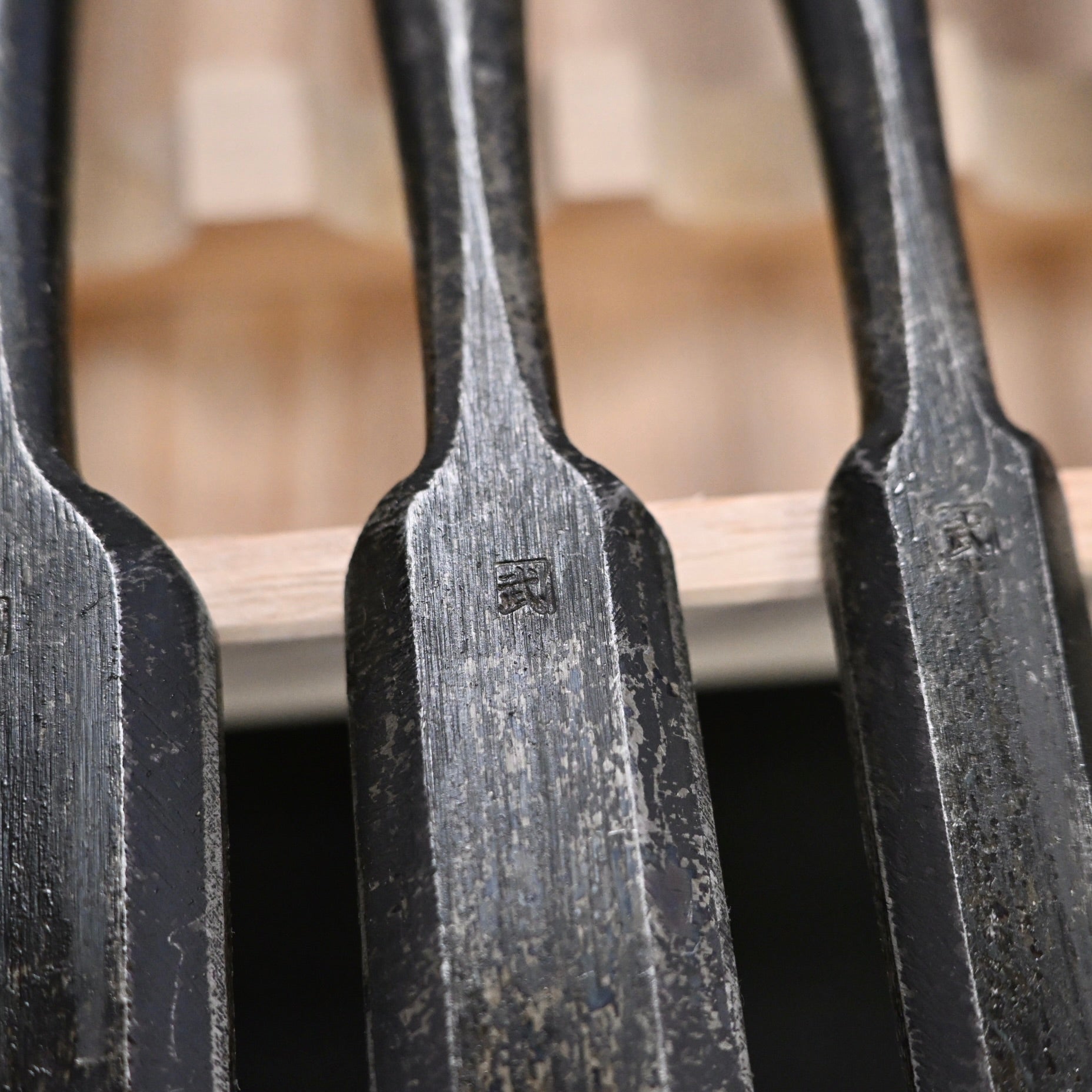 Kanetake Bench chisels set with rosewood Handle by Takahashi Norikazu 高橋典三作 カネ武 追入組鑿 紫檀柄