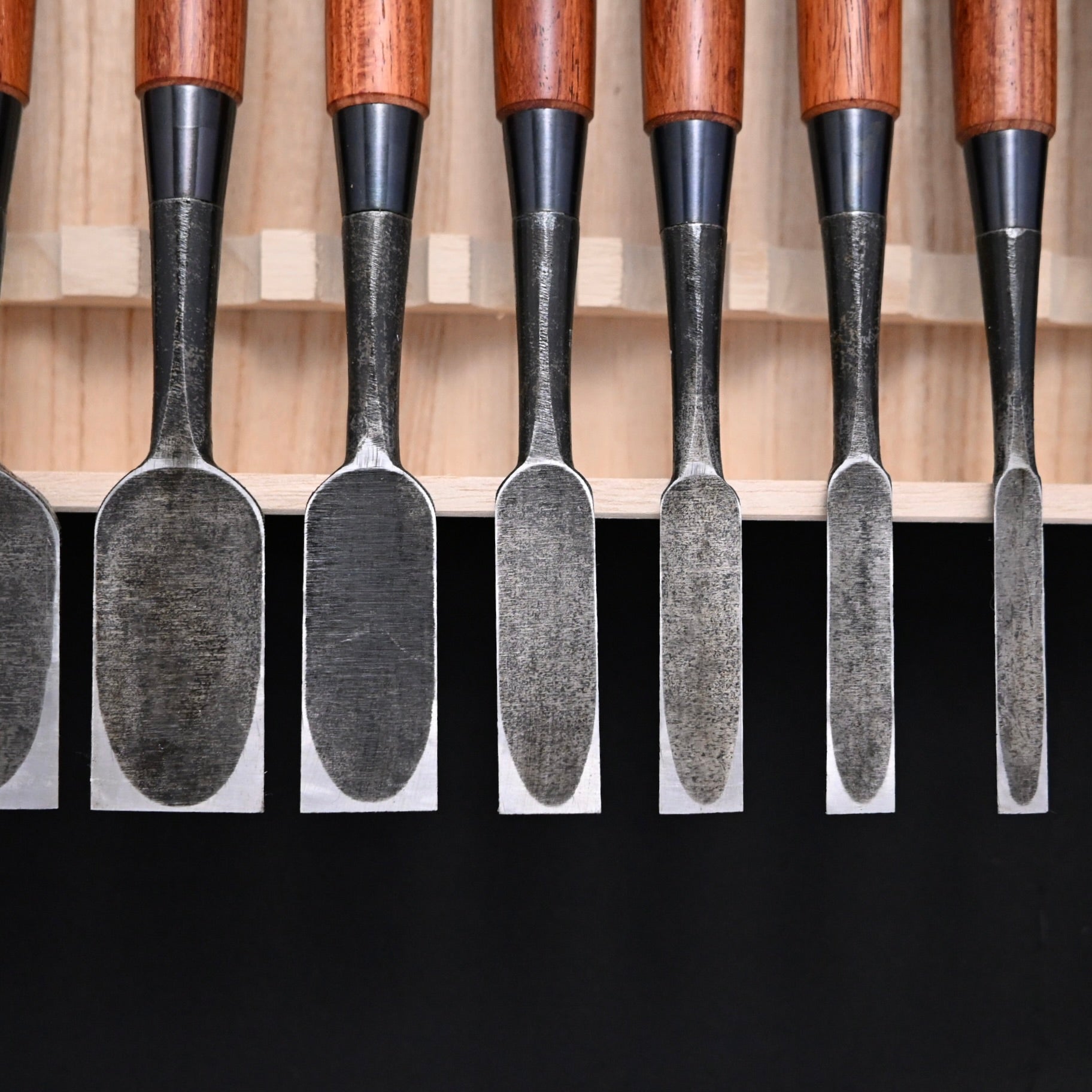 Kanetake Bench chisels set with rosewood Handle by Takahashi Norikazu 高橋典三作 カネ武 追入組鑿 紫檀柄