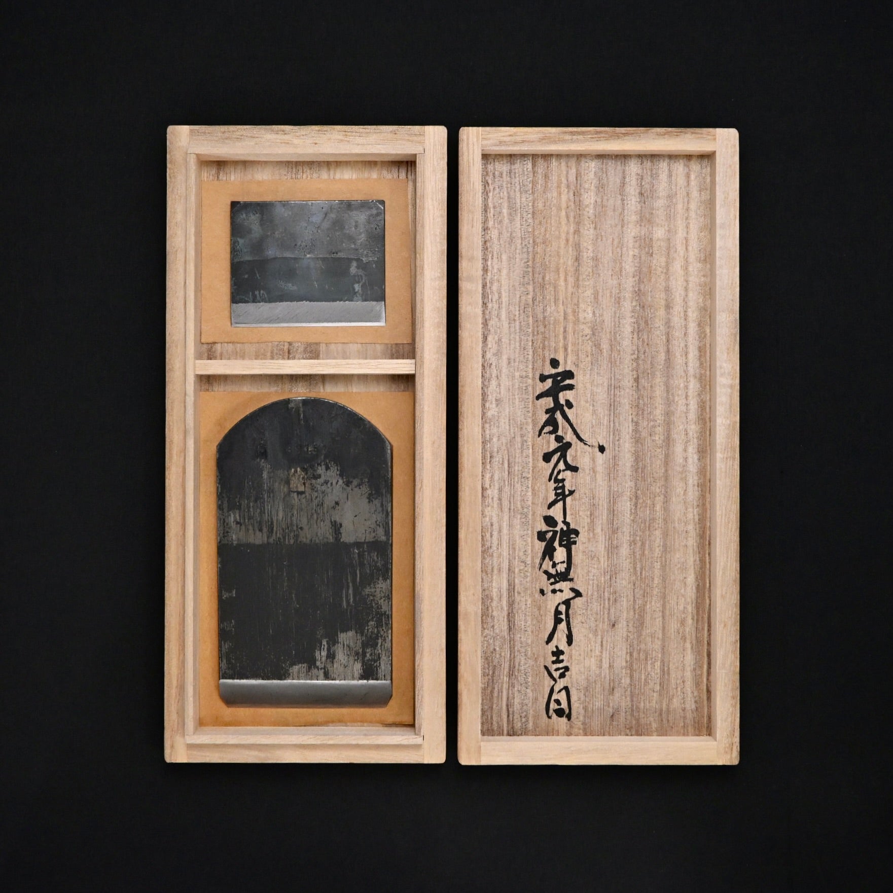 Old stock Nobekuni Smoothing Plane Blade by Chiyotsuru Nobekuni 掘出し物 三代目千代鶴作 延國 仕上げ鉋刃 65mm