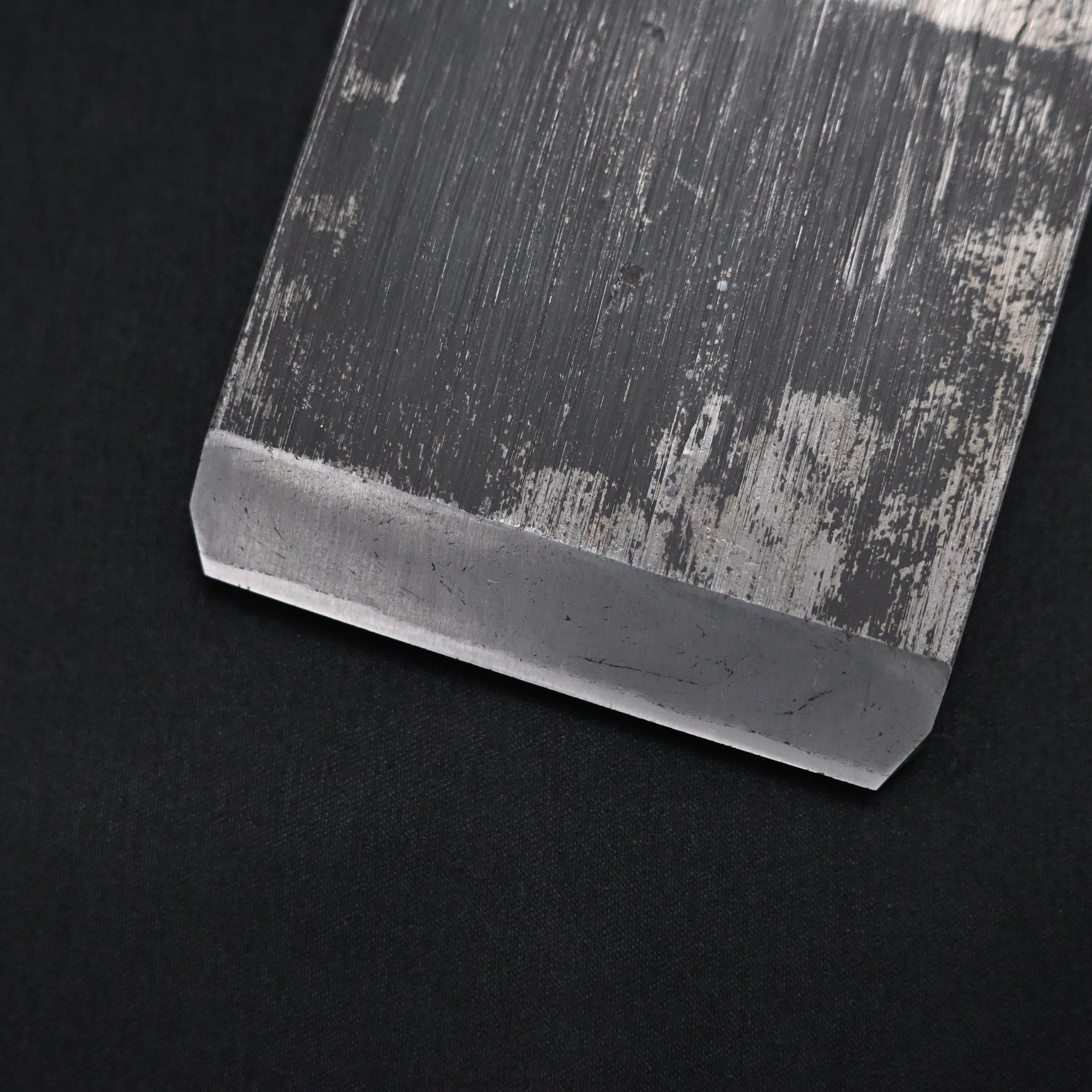 Old stock Nobekuni Smoothing Plane Blade by Chiyotsuru Nobekuni 掘出し物 三代目千代鶴作 延國 仕上げ鉋刃 65mm