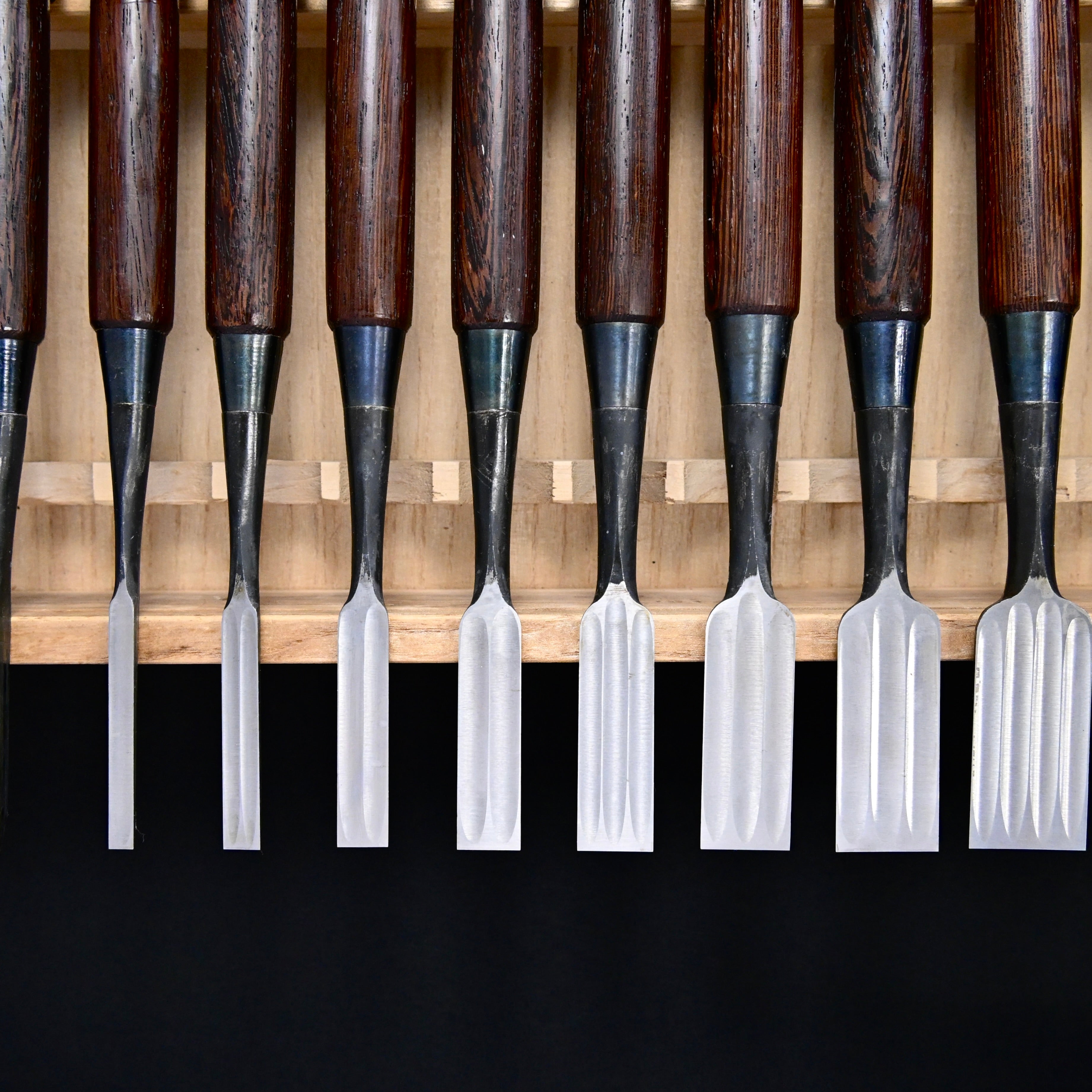 希少品 二代越孝 黒打 四ツ裏 磨仕上 20本組鑿 白紙鋼 Authentic Vintage Koshitaka Second Generation 20pc chisels set