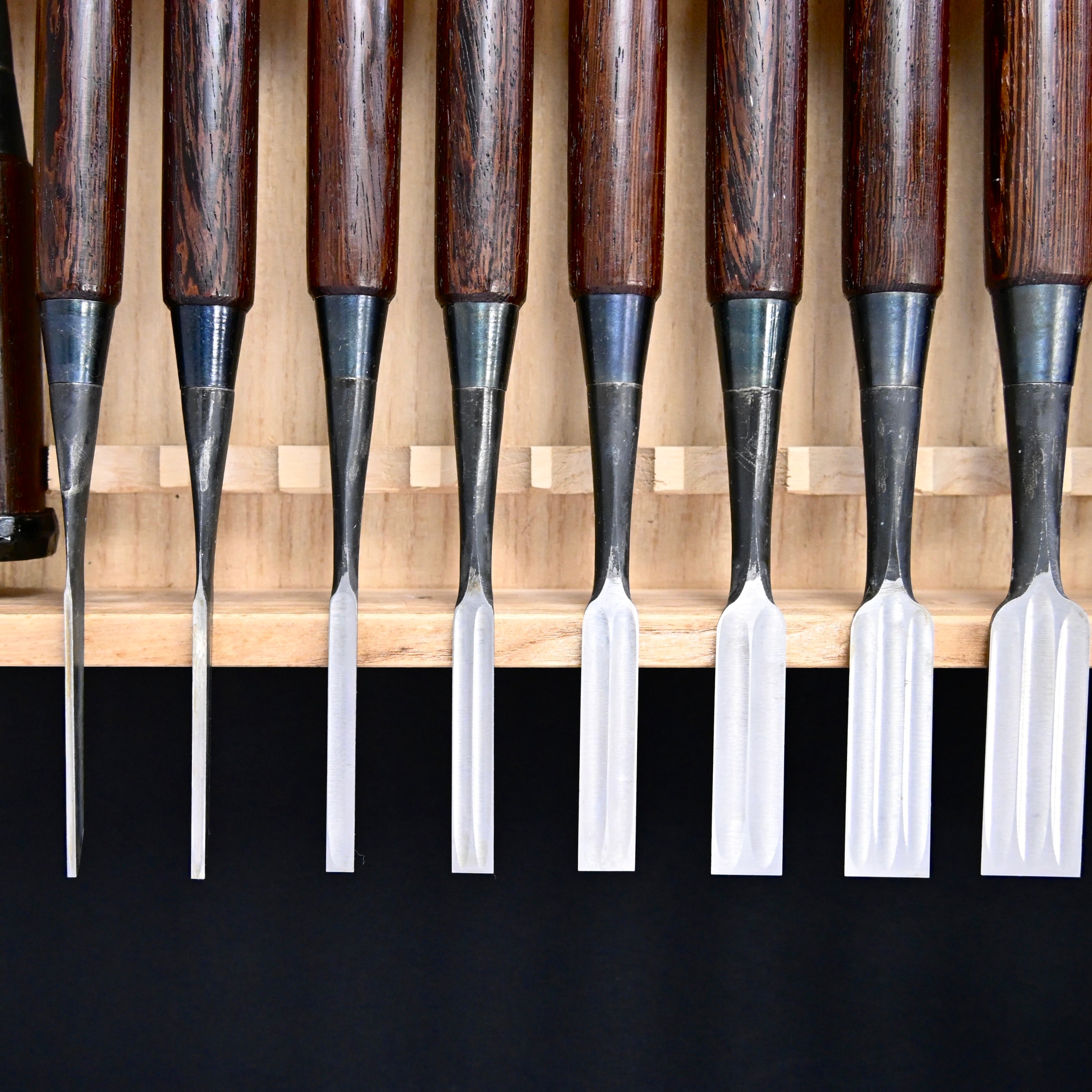 希少品 二代越孝 黒打 四ツ裏 磨仕上 20本組鑿 白紙鋼 Authentic Vintage Koshitaka Second Generation 20pc chisels set