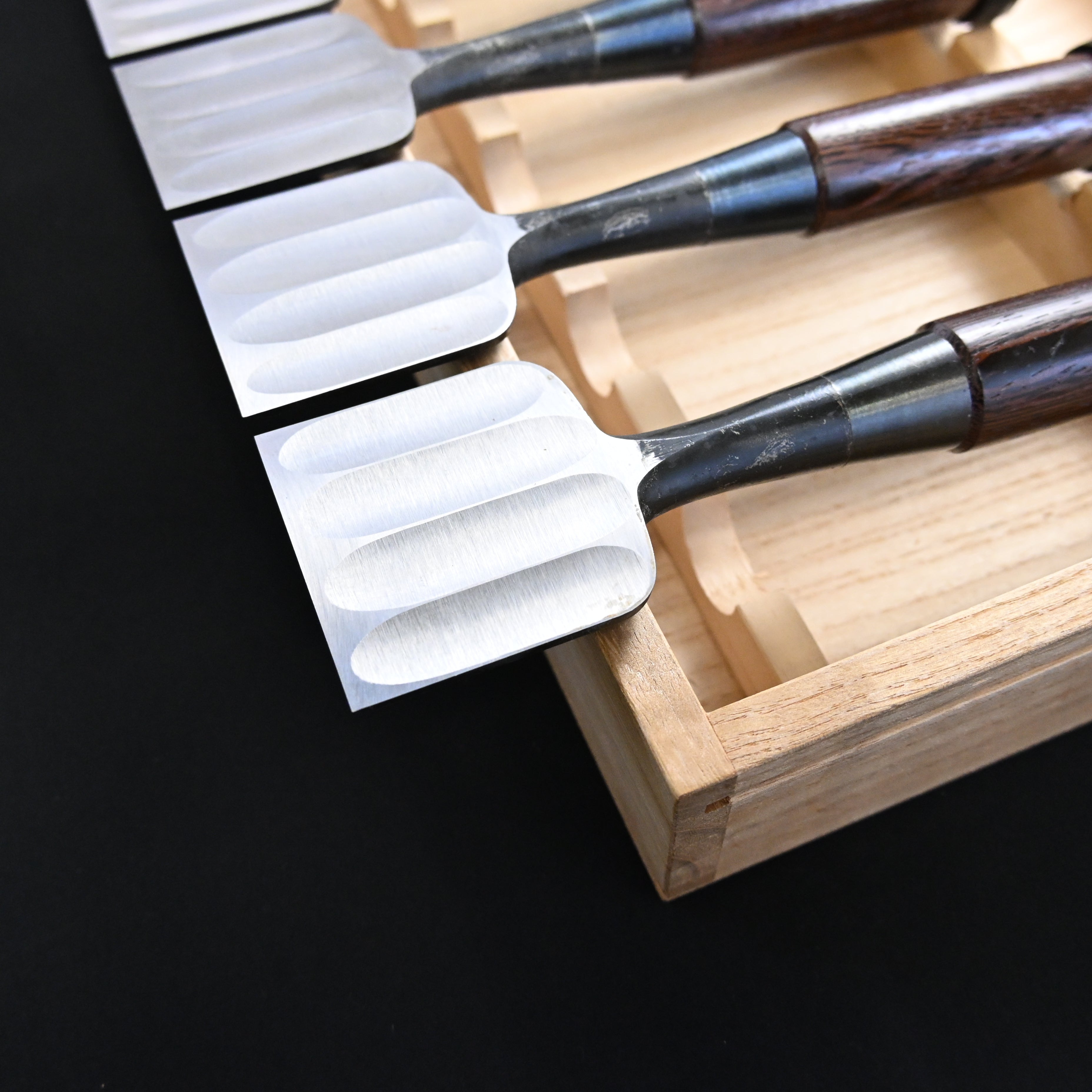 希少品 二代越孝 黒打 四ツ裏 磨仕上 20本組鑿 白紙鋼 Authentic Vintage Koshitaka Second Generation 20pc chisels set