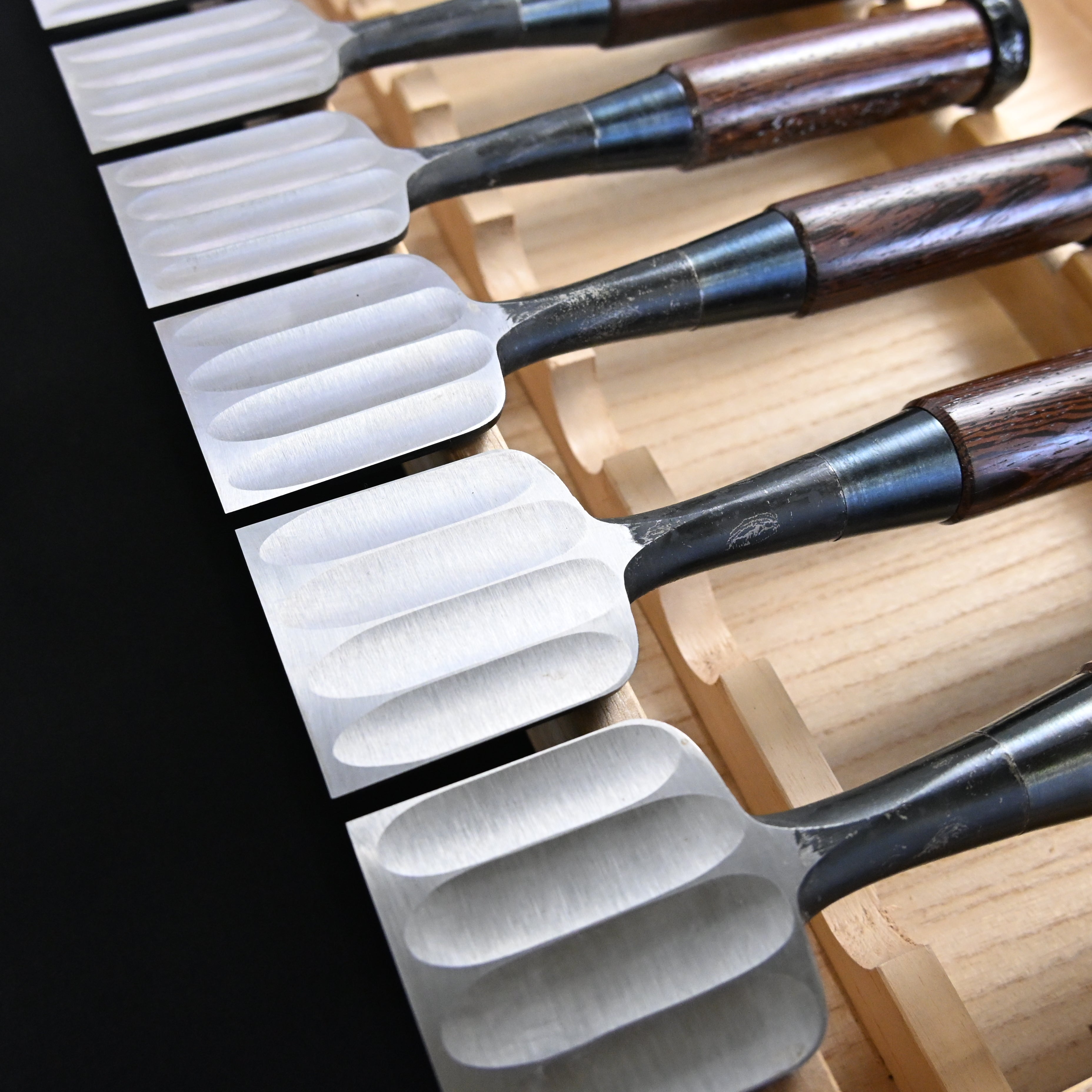 希少品 二代越孝 黒打 四ツ裏 磨仕上 20本組鑿 白紙鋼 Authentic Vintage Koshitaka Second Generation 20pc chisels set