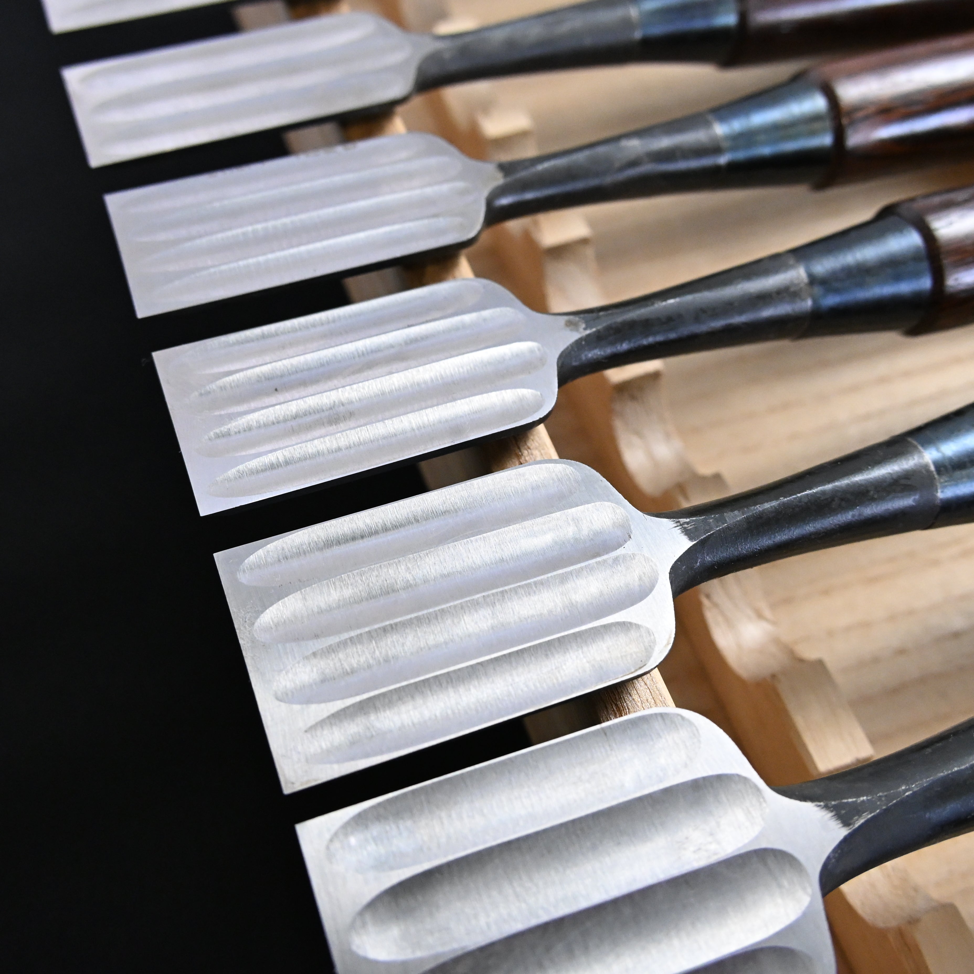 希少品 二代越孝 黒打 四ツ裏 磨仕上 20本組鑿 白紙鋼 Authentic Vintage Koshitaka Second Generation 20pc chisels set