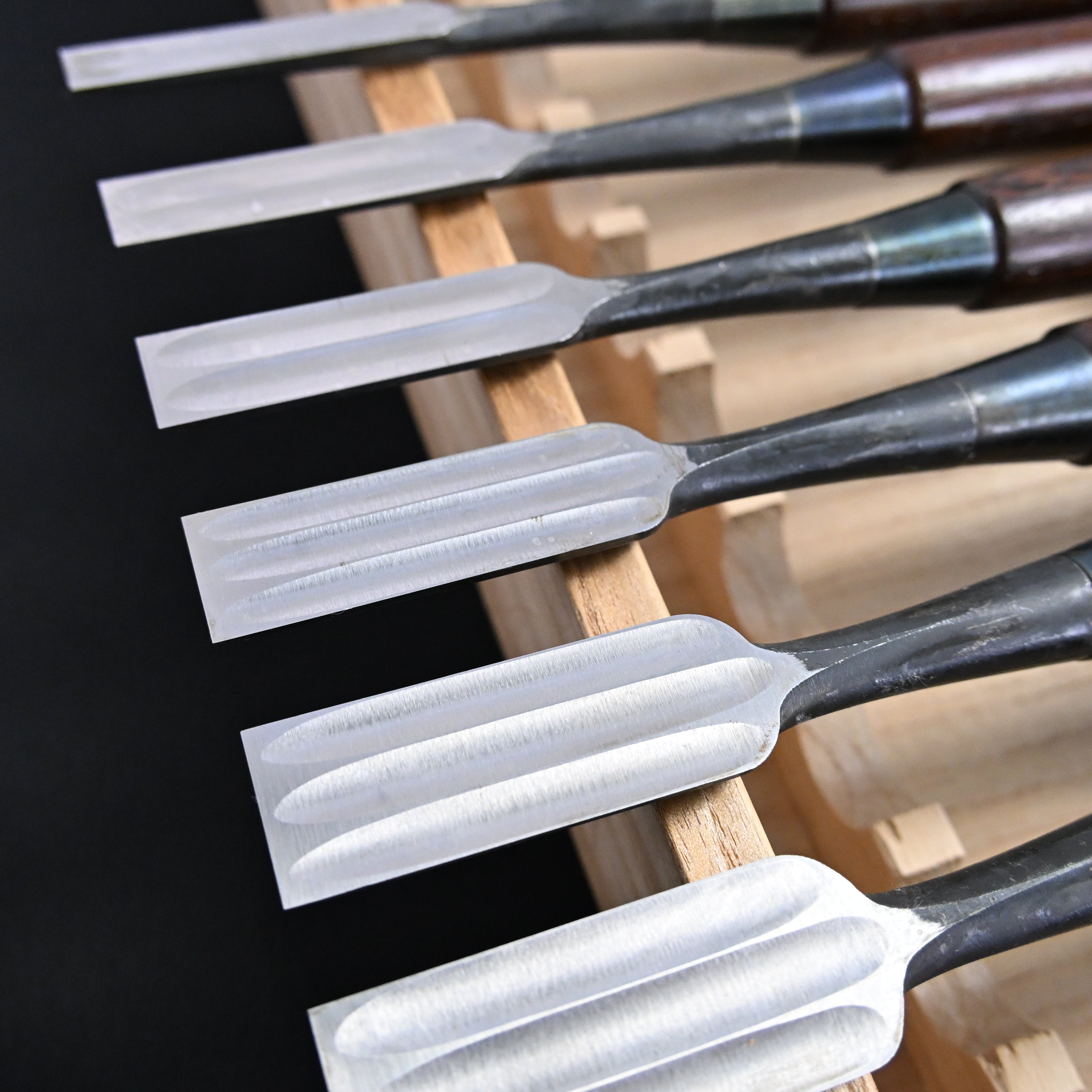 希少品 二代越孝 黒打 四ツ裏 磨仕上 20本組鑿 白紙鋼 Authentic Vintage Koshitaka Second Generation 20pc chisels set