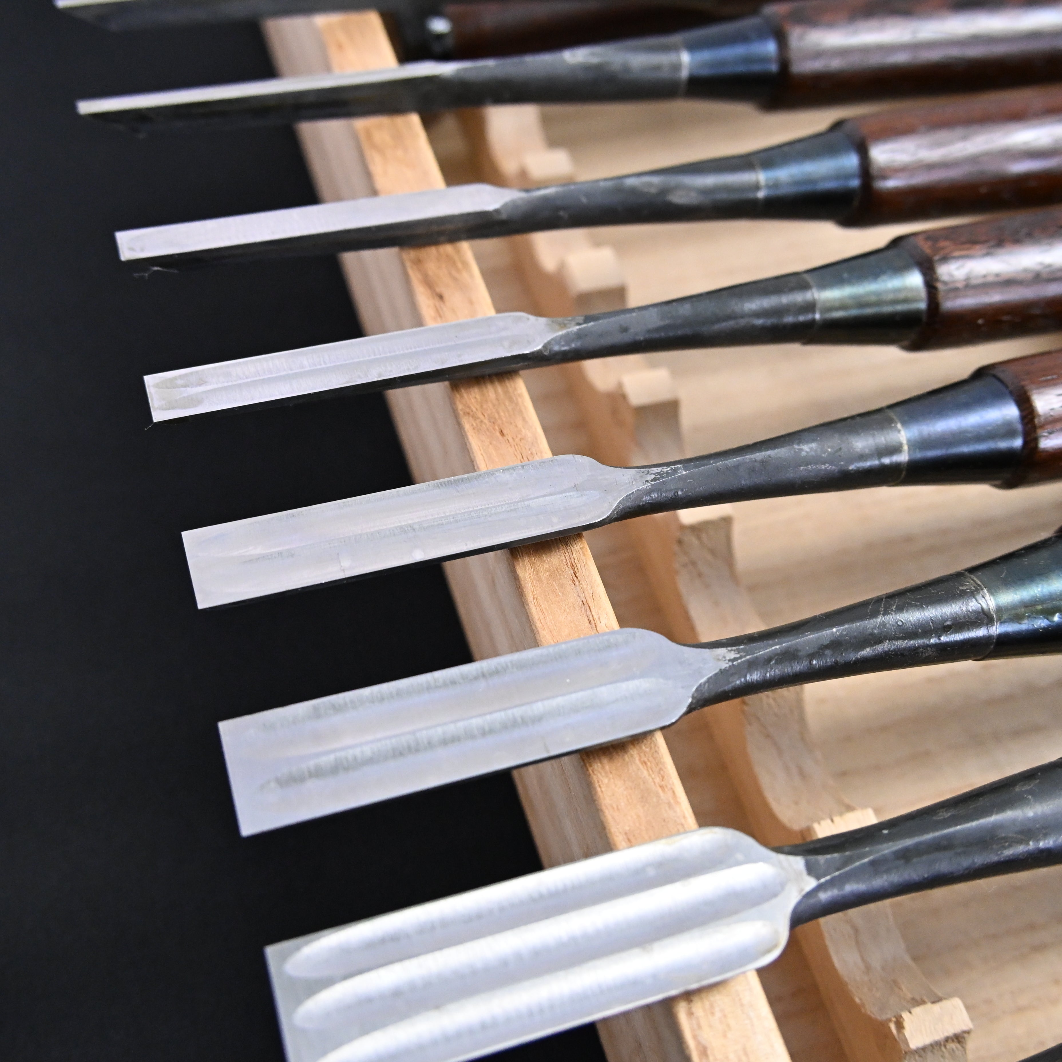 希少品 二代越孝 黒打 四ツ裏 磨仕上 20本組鑿 白紙鋼 Authentic Vintage Koshitaka Second Generation 20pc chisels set