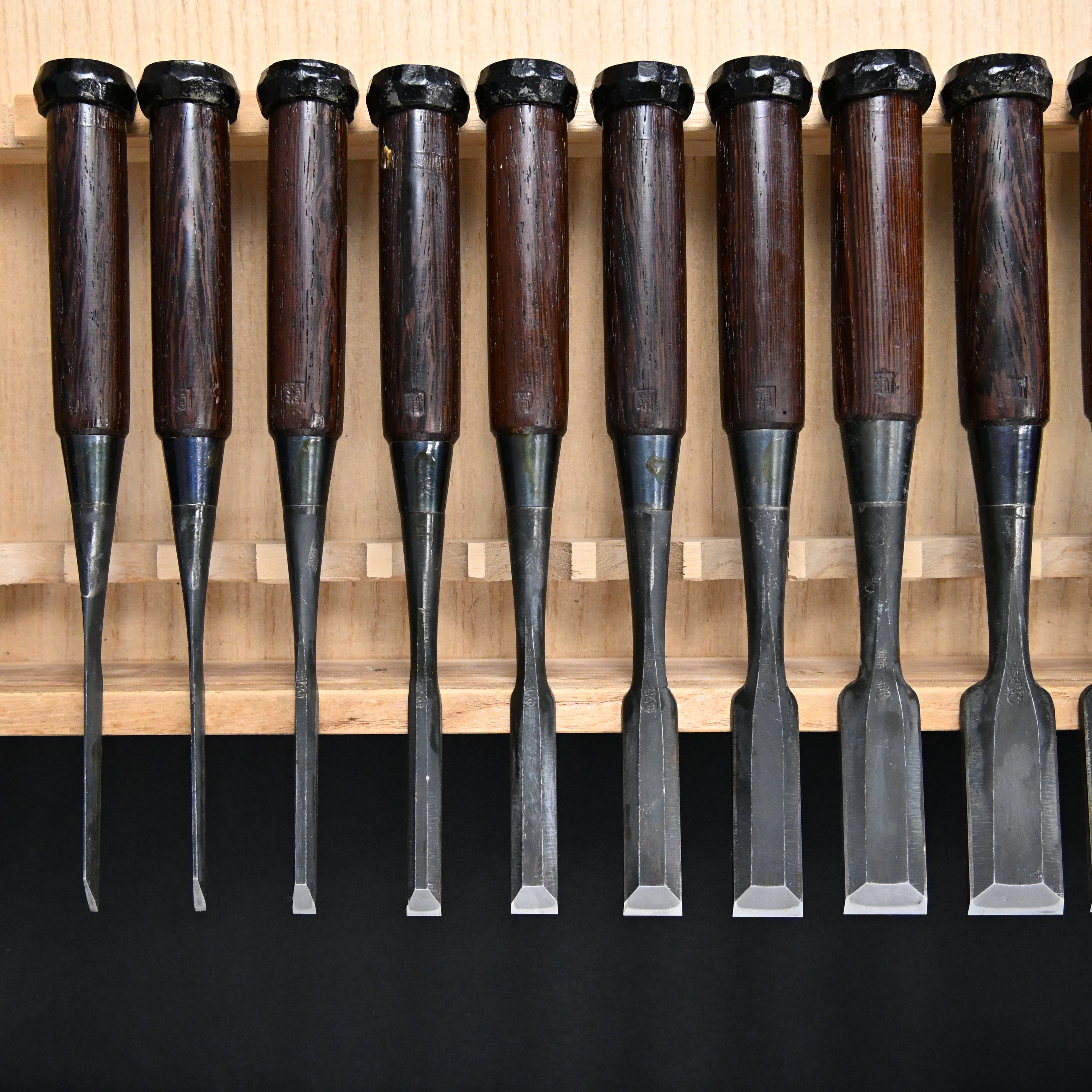希少品 二代越孝 黒打 四ツ裏 磨仕上 20本組鑿 白紙鋼 Authentic Vintage Koshitaka Second Generation 20pc chisels set