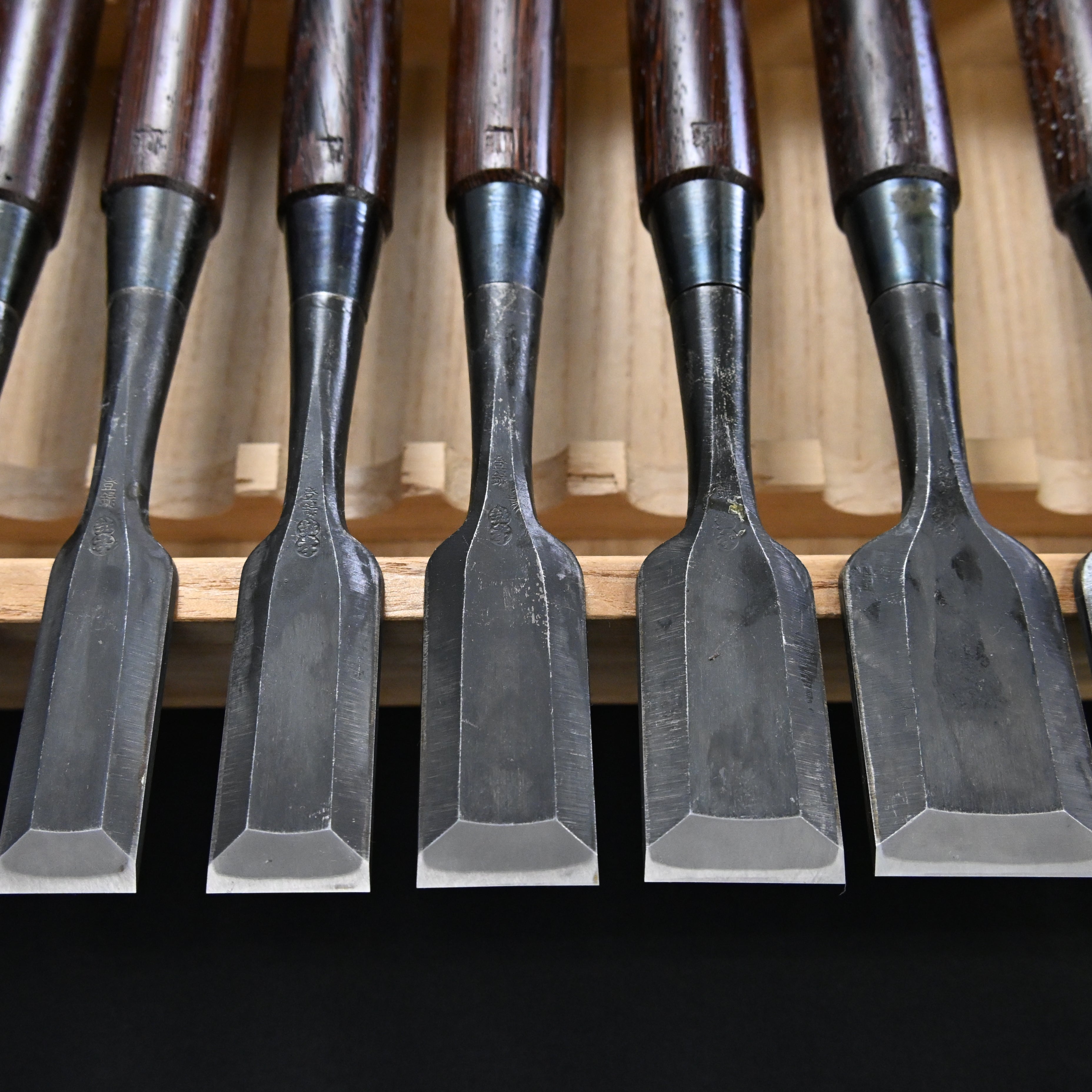 希少品 二代越孝 黒打 四ツ裏 磨仕上 20本組鑿 白紙鋼 Authentic Vintage Koshitaka Second Generation 20pc chisels set