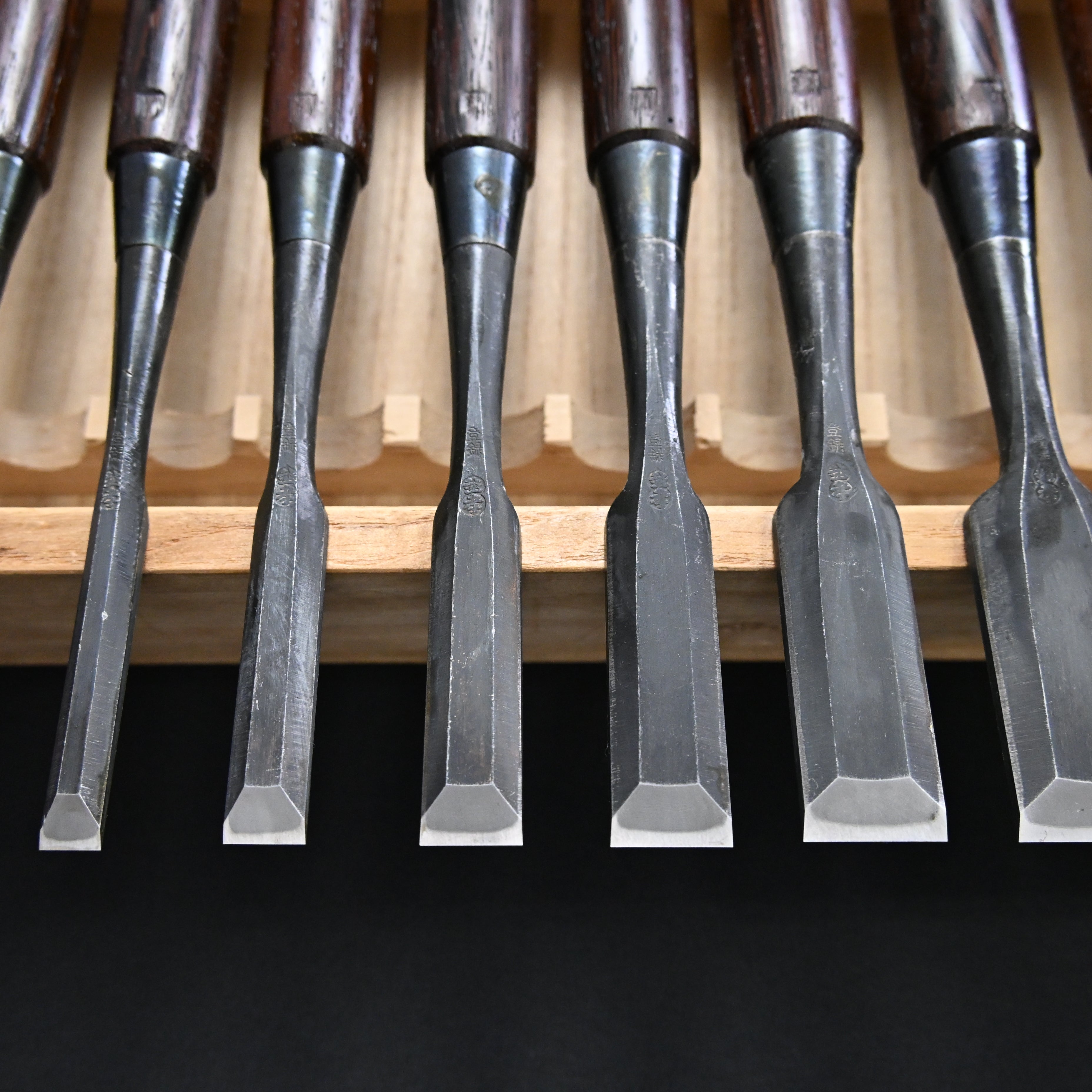 希少品 二代越孝 黒打 四ツ裏 磨仕上 20本組鑿 白紙鋼 Authentic Vintage Koshitaka Second Generation 20pc chisels set