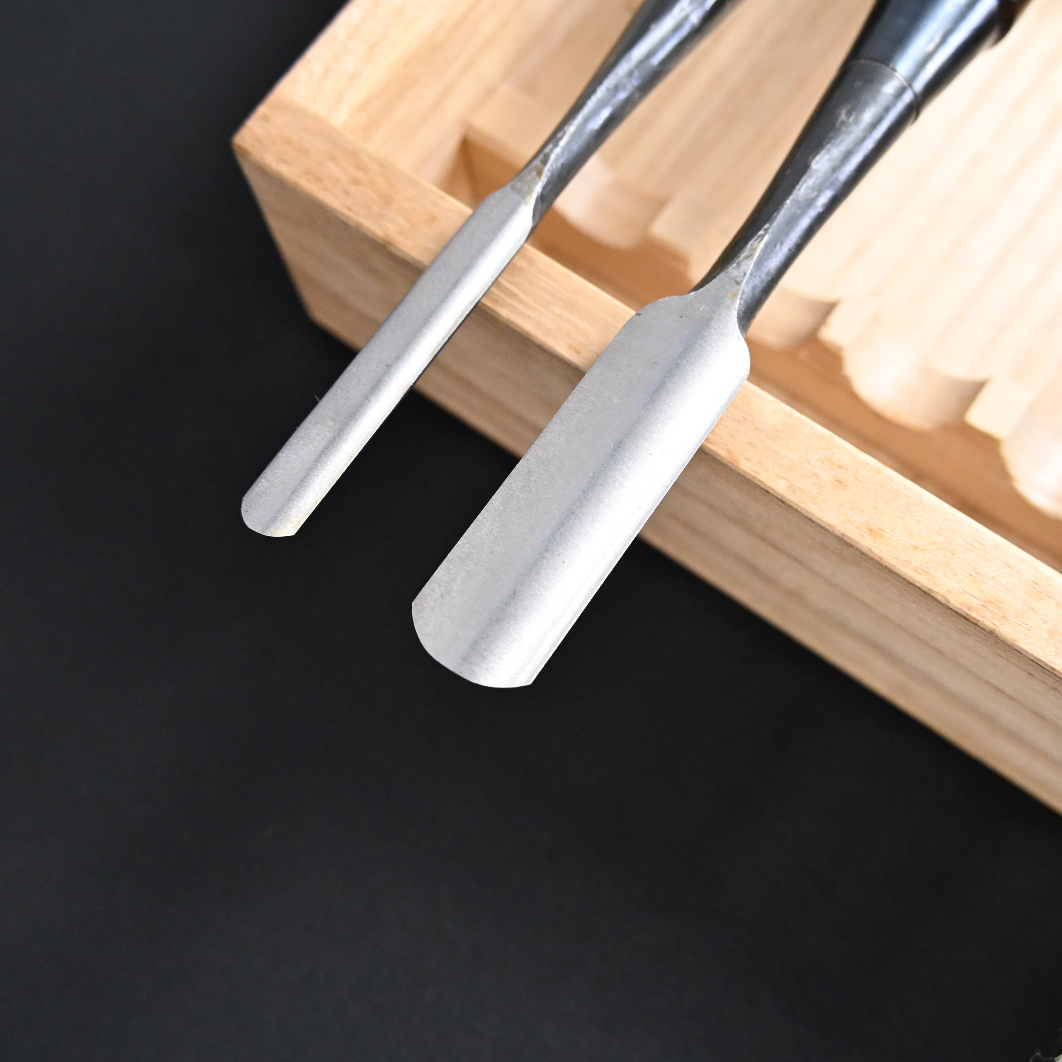 希少品 二代越孝 黒打 四ツ裏 磨仕上 20本組鑿 白紙鋼 Authentic Vintage Koshitaka Second Generation 20pc chisels set