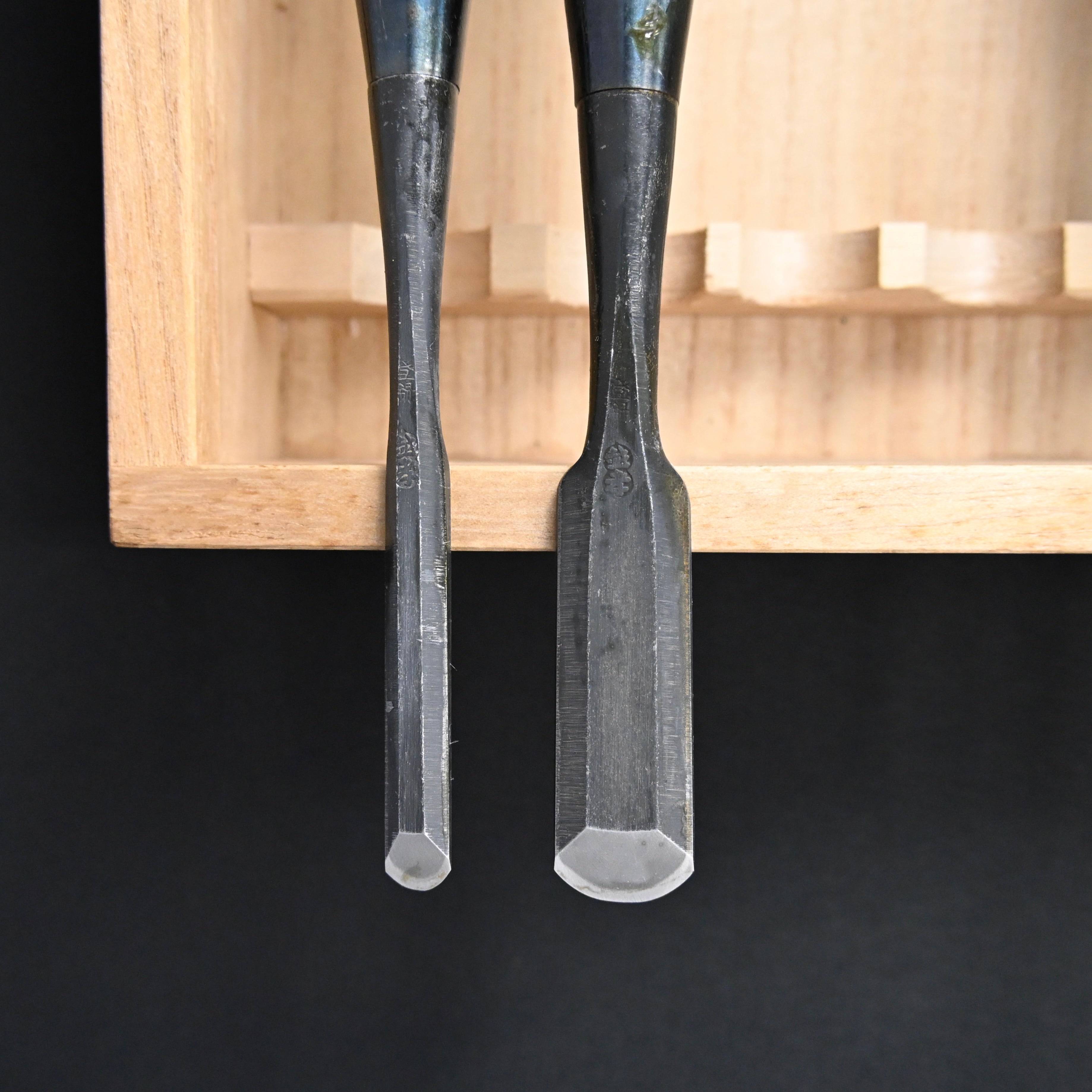 希少品 二代越孝 黒打 四ツ裏 磨仕上 20本組鑿 白紙鋼 Authentic Vintage Koshitaka Second Generation 20pc chisels set