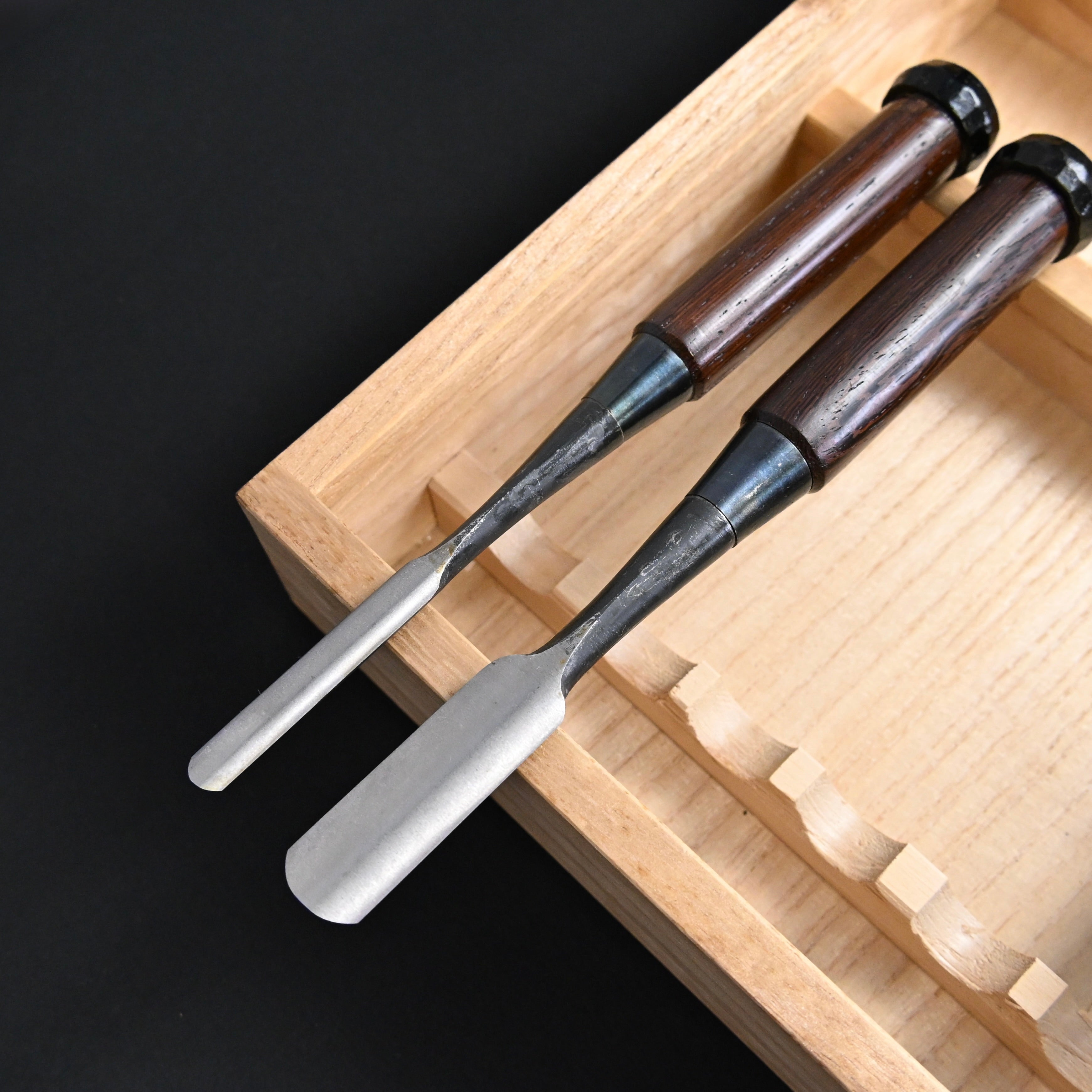 希少品 二代越孝 黒打 四ツ裏 磨仕上 20本組鑿 白紙鋼 Authentic Vintage Koshitaka Second Generation 20pc chisels set