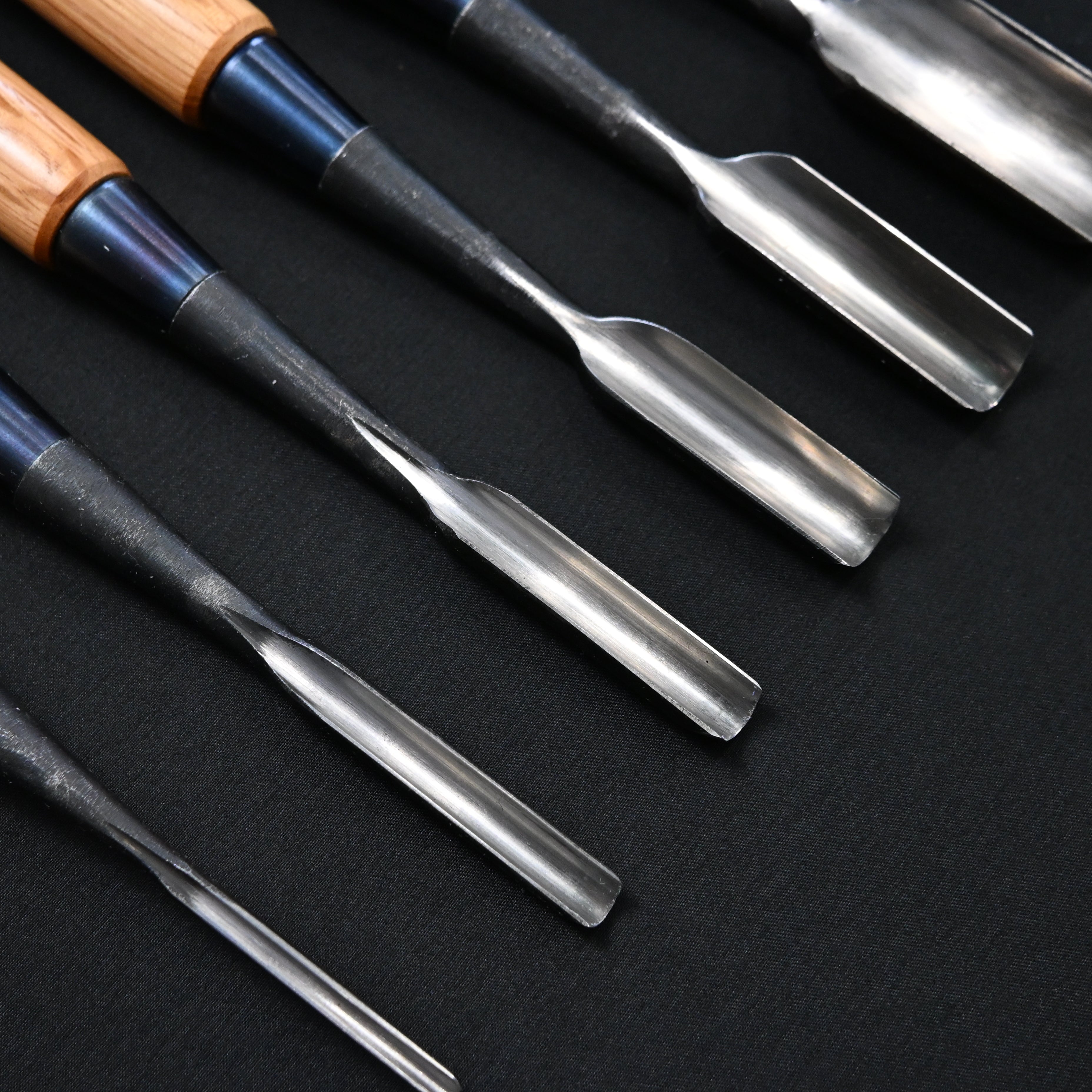 利国 極深内丸鑿 Toshikuni Extra-deep Uchimaru Chisels with white steel (Round Chisel)