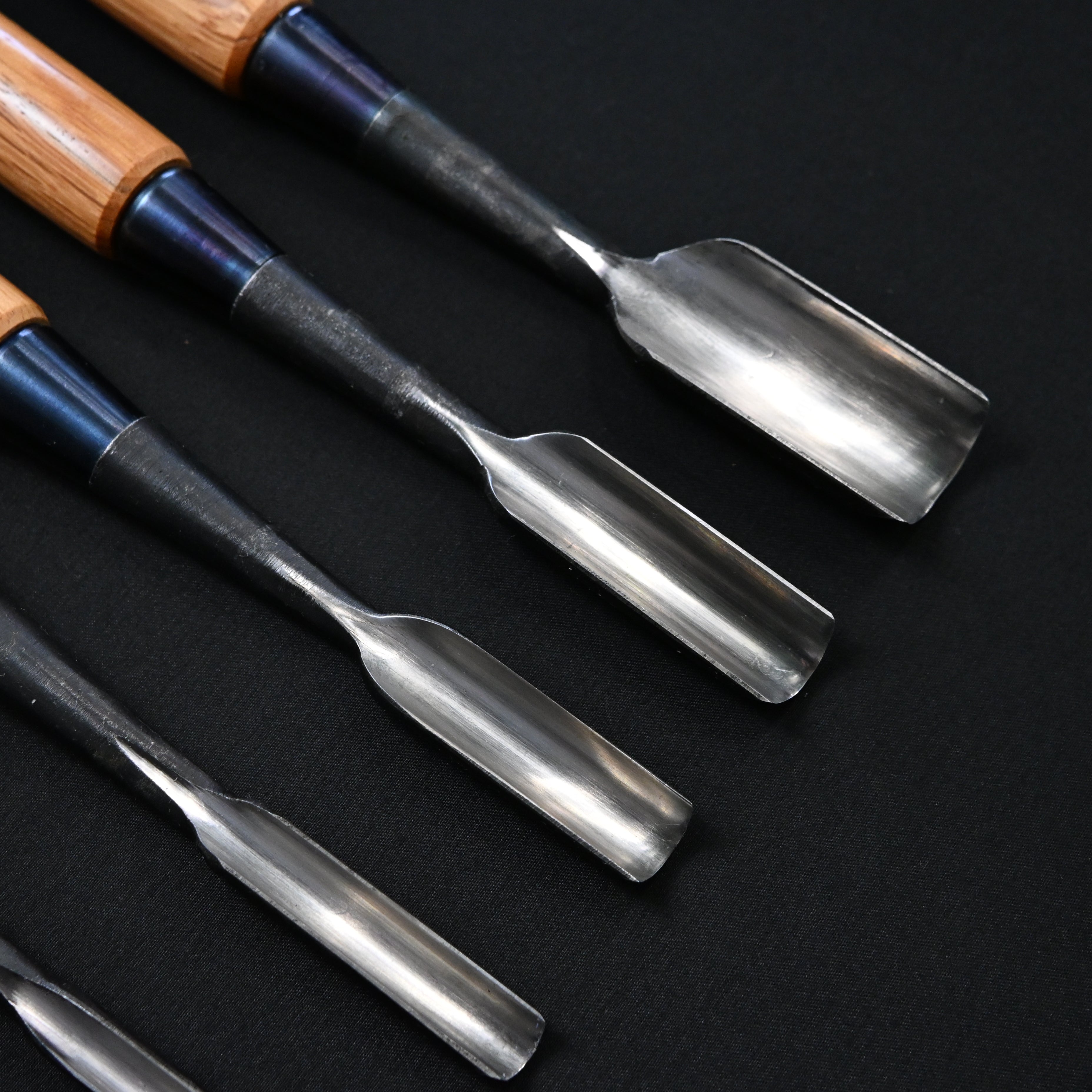 利国 極深内丸鑿 Toshikuni Extra-deep Uchimaru Chisels with white steel (Round Chisel)