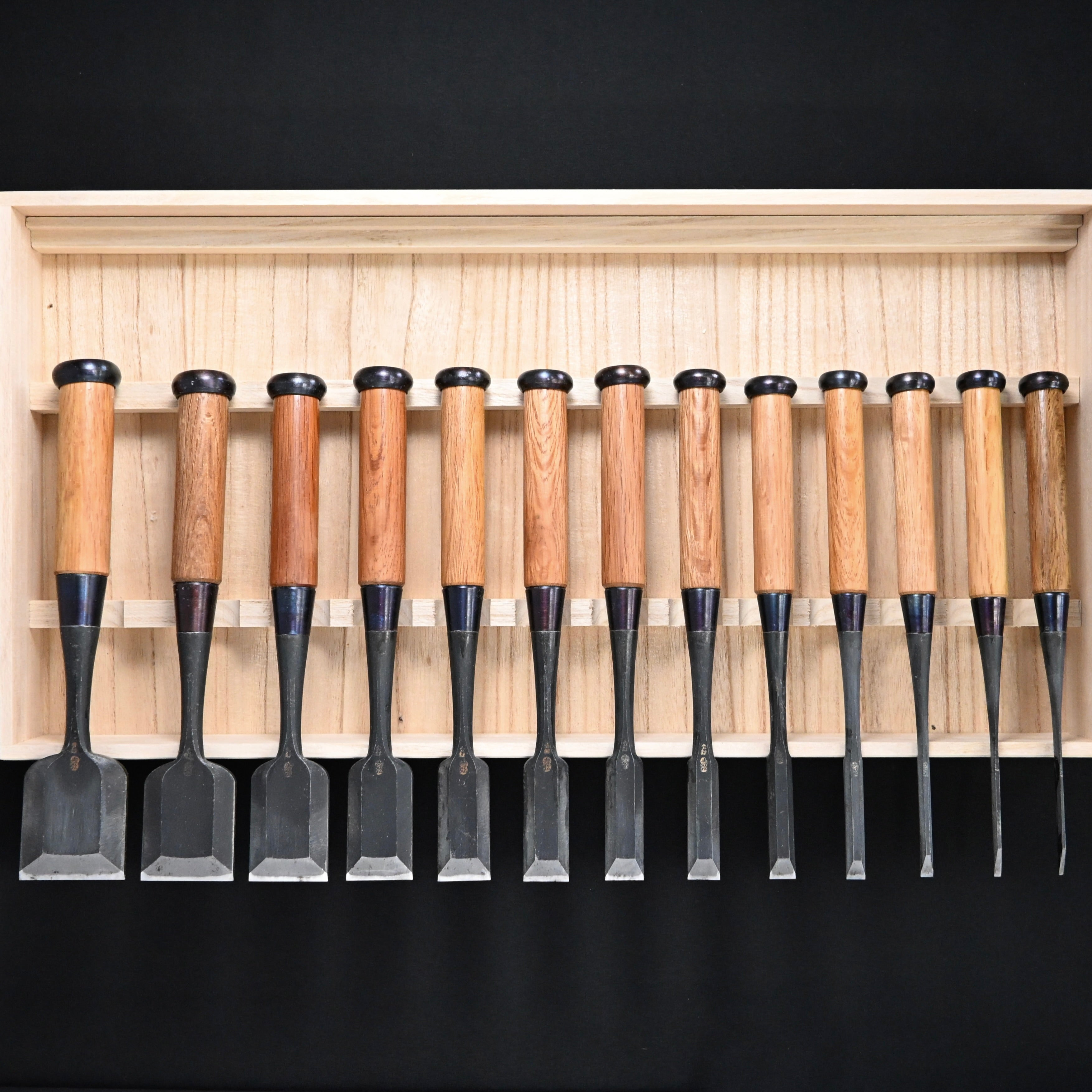 掘出し物 孝弘 面取追入組鑿 赤樫柄 13本組 Old Stock Takahiro Bench chisels set