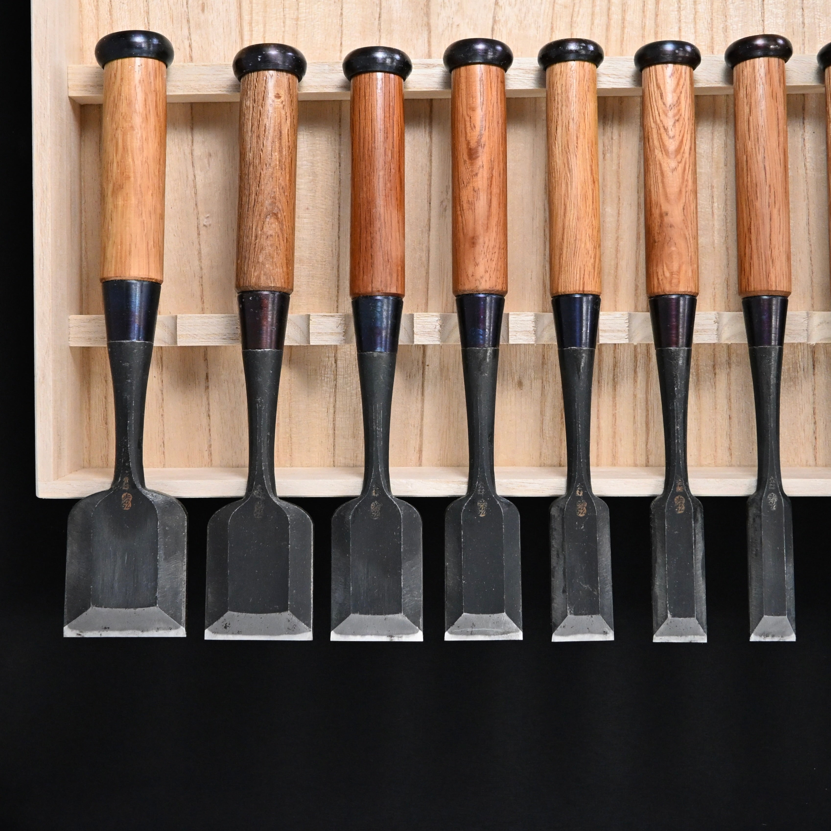 掘出し物 孝弘 面取追入組鑿 赤樫柄 13本組 Old Stock Takahiro Bench chisels set
