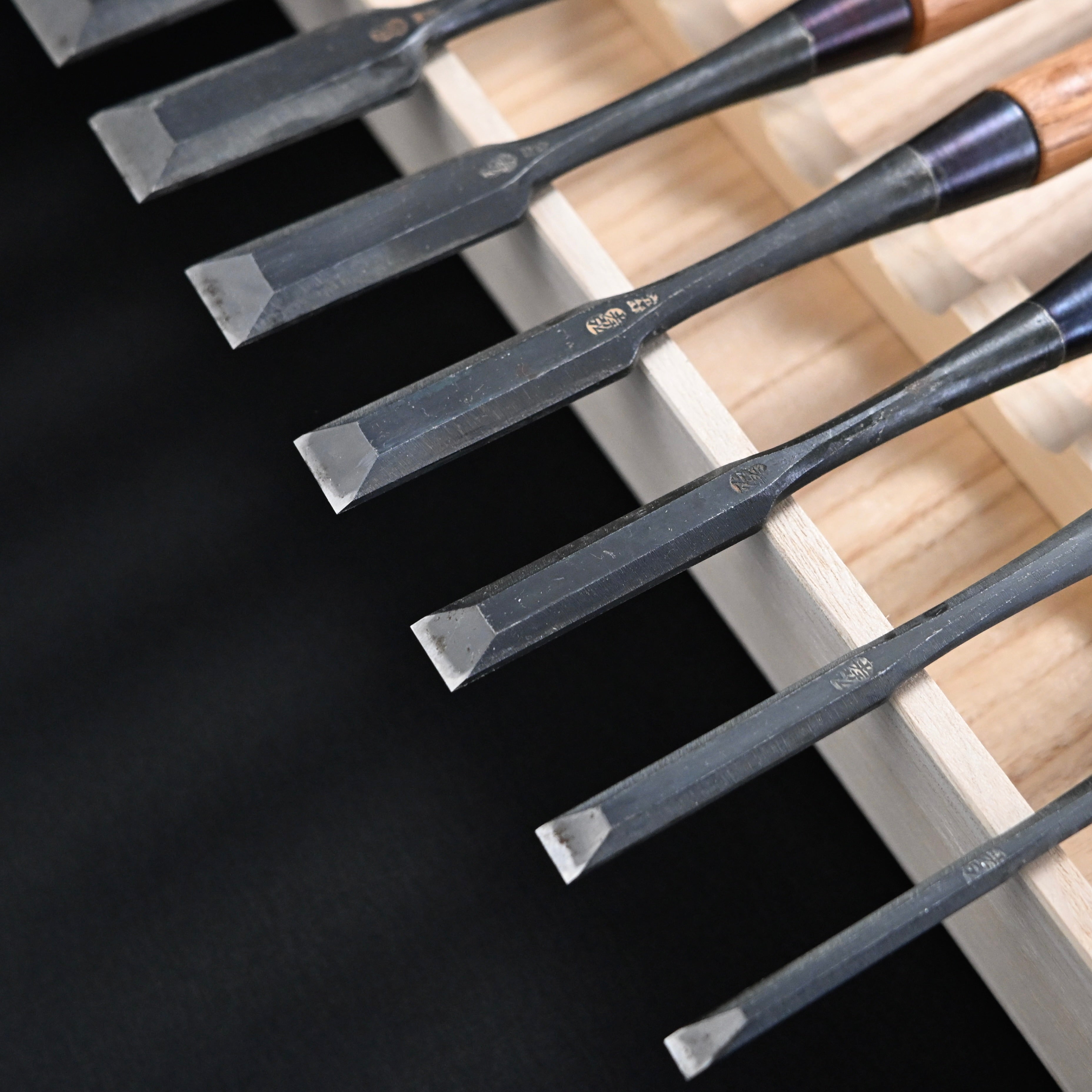 掘出し物 孝弘 面取追入組鑿 赤樫柄 13本組 Old Stock Takahiro Bench chisels set