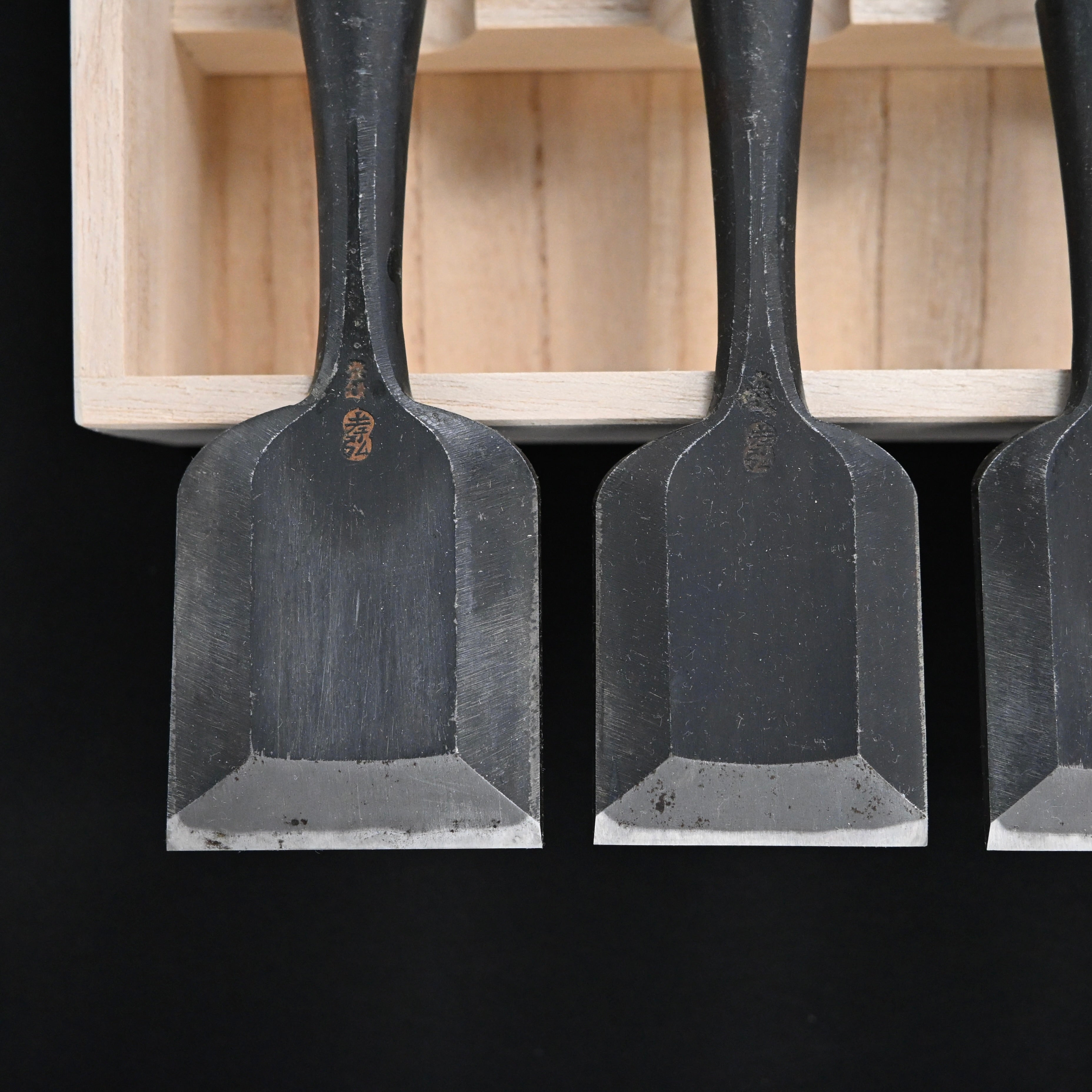 掘出し物 孝弘 面取追入組鑿 赤樫柄 13本組 Old Stock Takahiro Bench chisels set