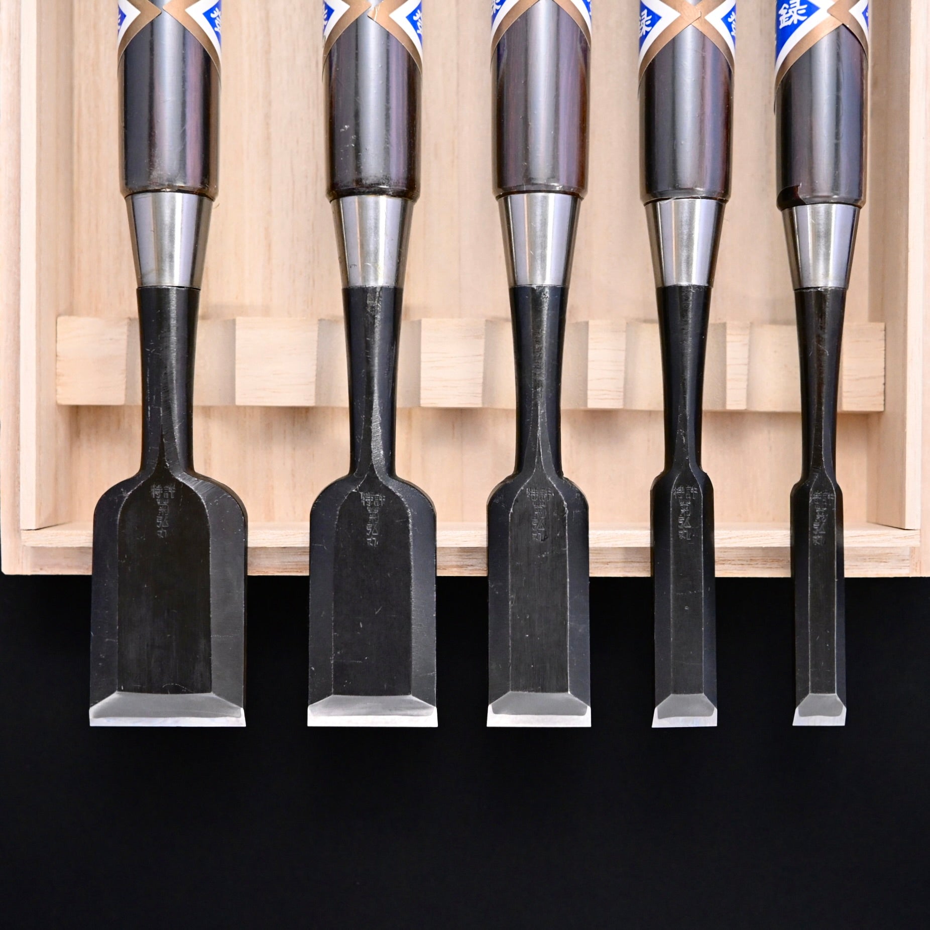 菊弘丸 追入組鑿 黒檀柄 5本組 Kikuhiromaru Bench chisels set with Ebony handle(Oirenomi)