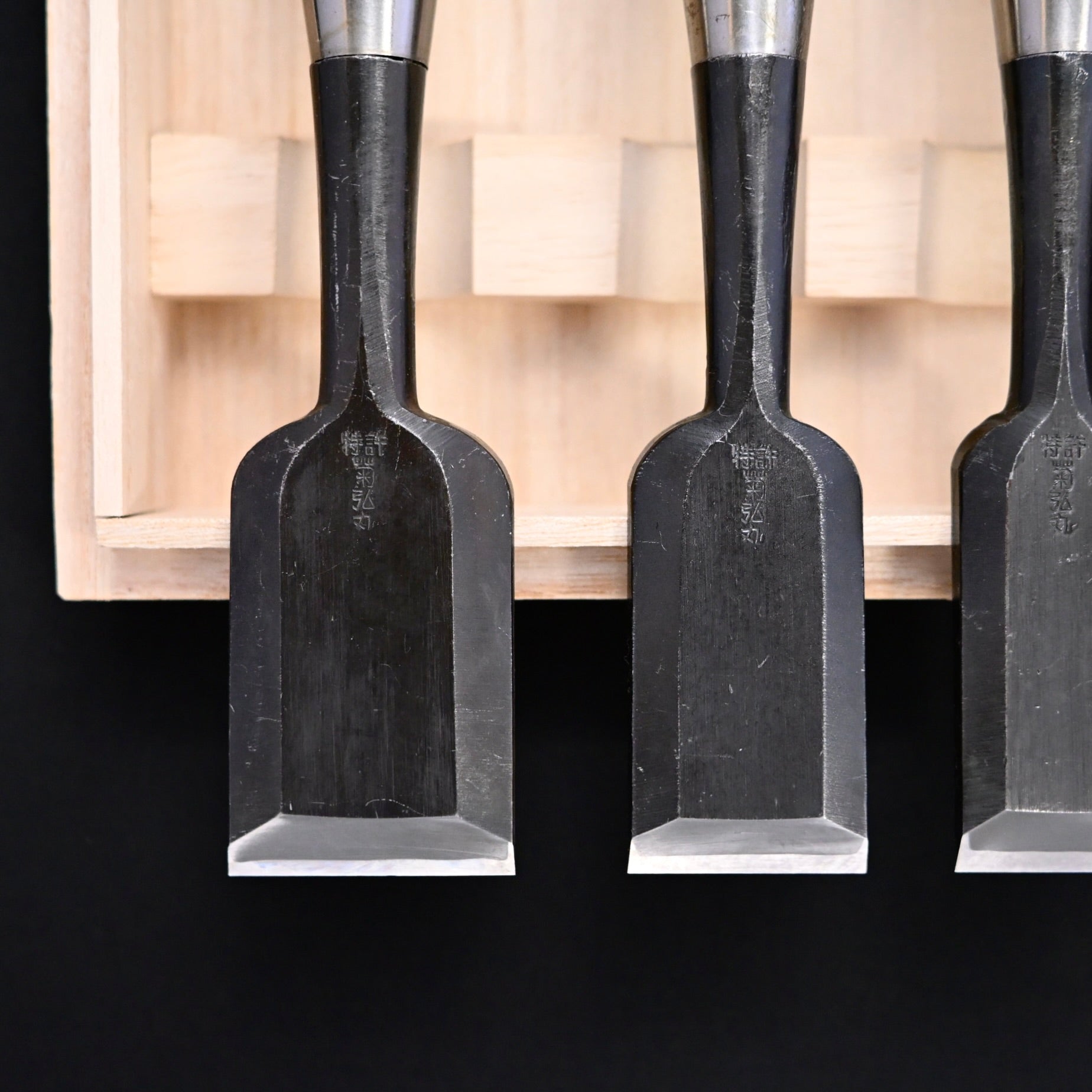 菊弘丸 追入組鑿 黒檀柄 5本組 Kikuhiromaru Bench chisels set with Ebony handle(Oirenomi)