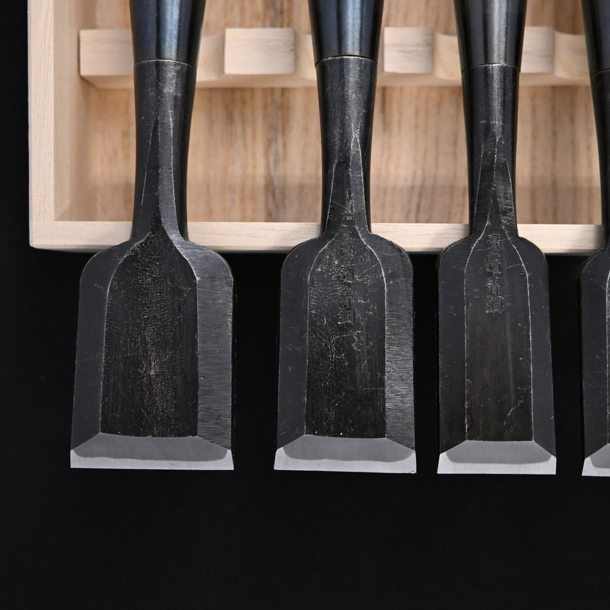 Takashiba Bench chisels set (Oirenomi) with wooden box 高芝 追入組鑿 青紙鋼 桐箱付
