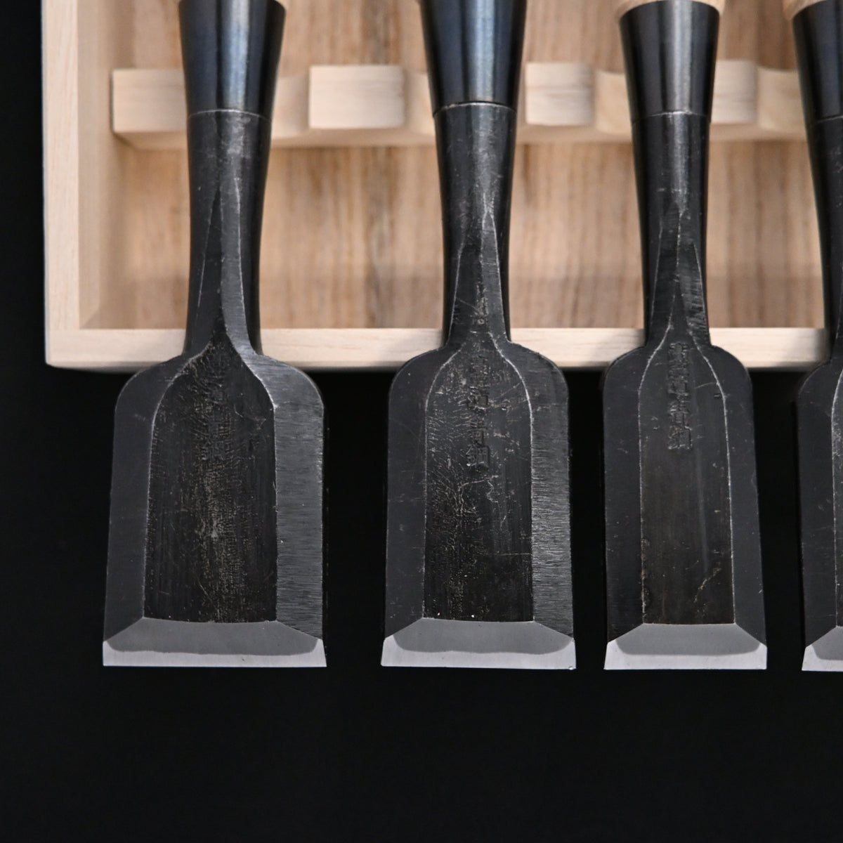 Takashiba Bench chisels set (Oirenomi) with wooden box 高芝 追入組鑿 青紙鋼 桐箱付