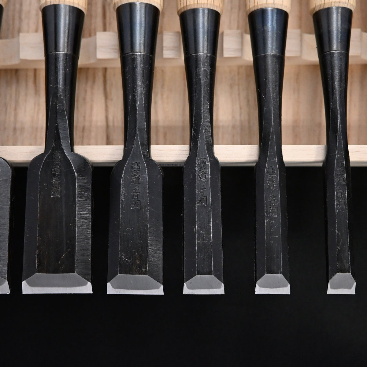 Takashiba Bench chisels set (Oirenomi) with wooden box 高芝 追入組鑿 青紙鋼 桐箱付