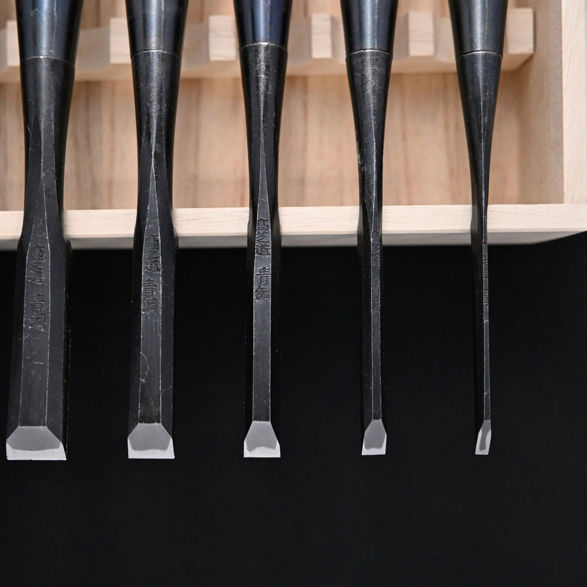 Takashiba Bench chisels set (Oirenomi) with wooden box 高芝 追入組鑿 青紙鋼 桐箱付