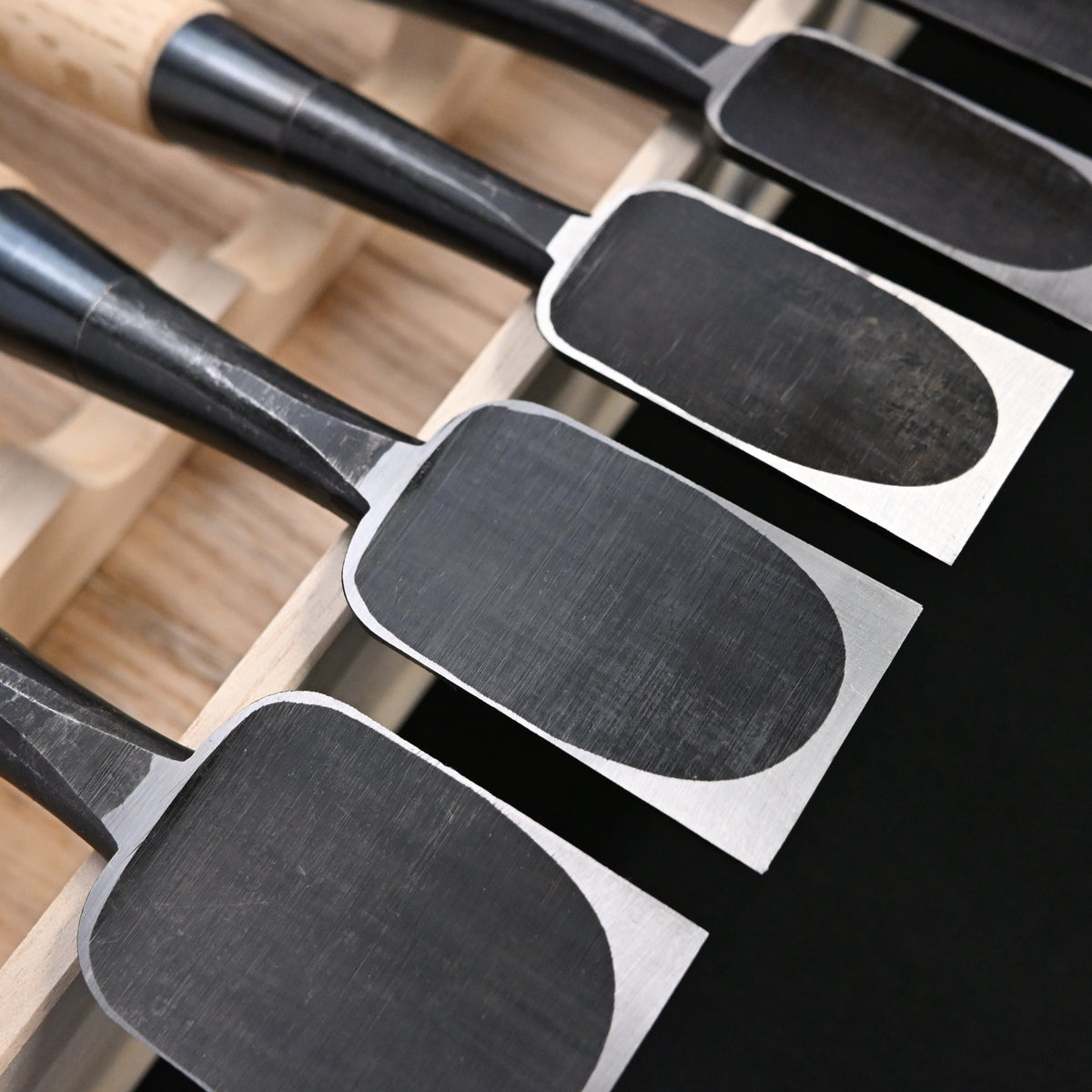 Takashiba Bench chisels set (Oirenomi) with wooden box 高芝 追入組鑿 青紙鋼 桐箱付