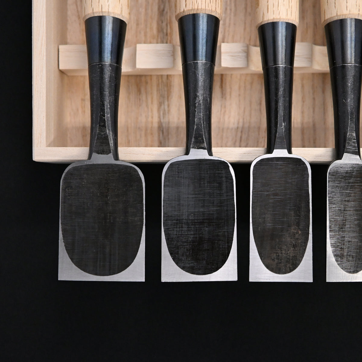 Takashiba Bench chisels set (Oirenomi) with wooden box 高芝 追入組鑿 青紙鋼 桐箱付
