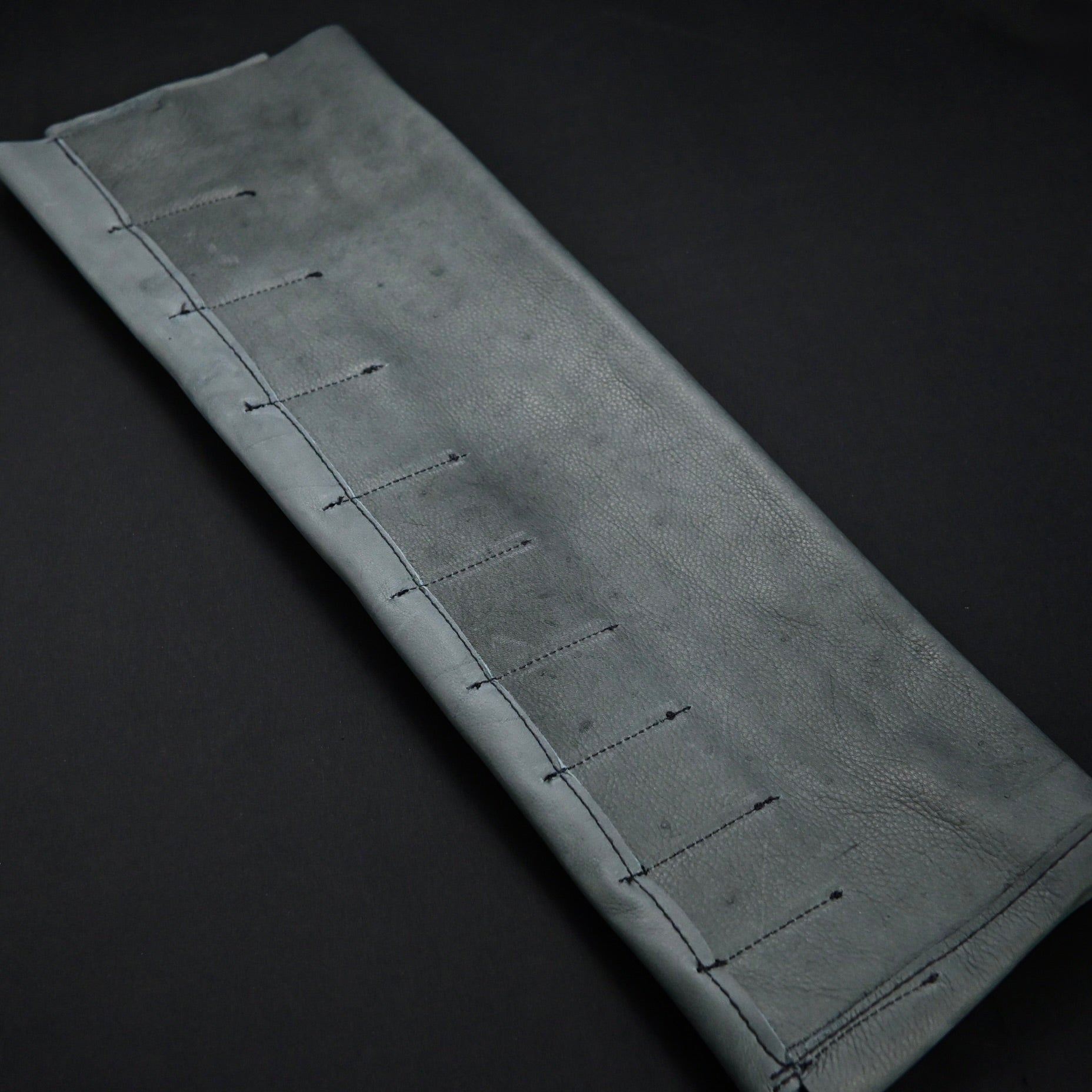 Daido Timber chisels Leather Cloth Bag Glay 大道 本革叩鑿巻 黒紐付き3ヶ袖付 グレー