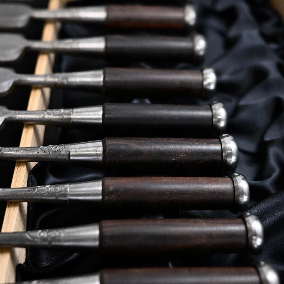 Authentic Vintage Naoyuki (Yamahiro) Bench Chisels set by Okayama Takeshi 希少品 岡山猛作 直之(問屋銘) 追入鑿15本組