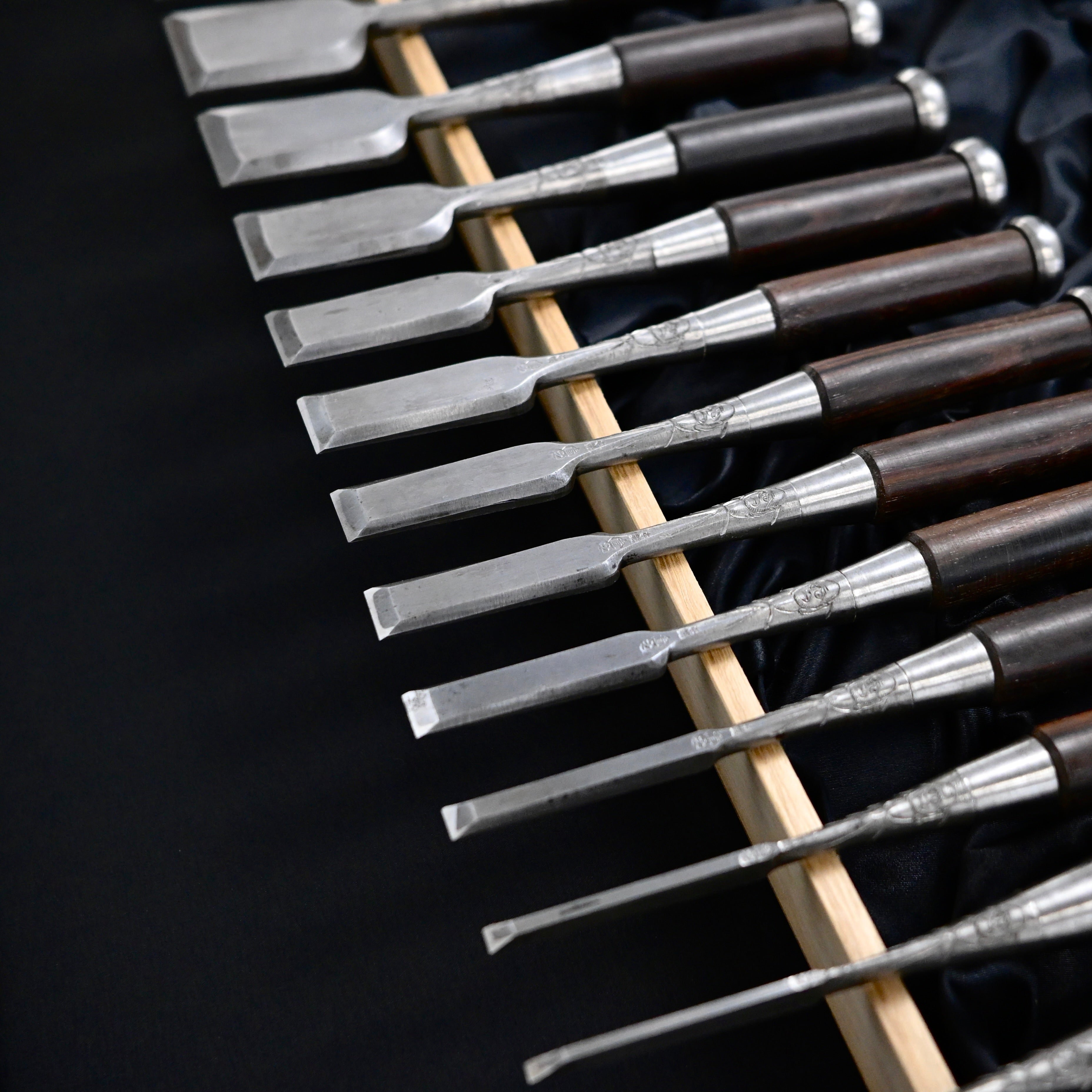 Authentic Vintage Naoyuki (Yamahiro) Bench Chisels set by Okayama Takeshi 希少品 岡山猛作 直之(問屋銘) 追入鑿15本組