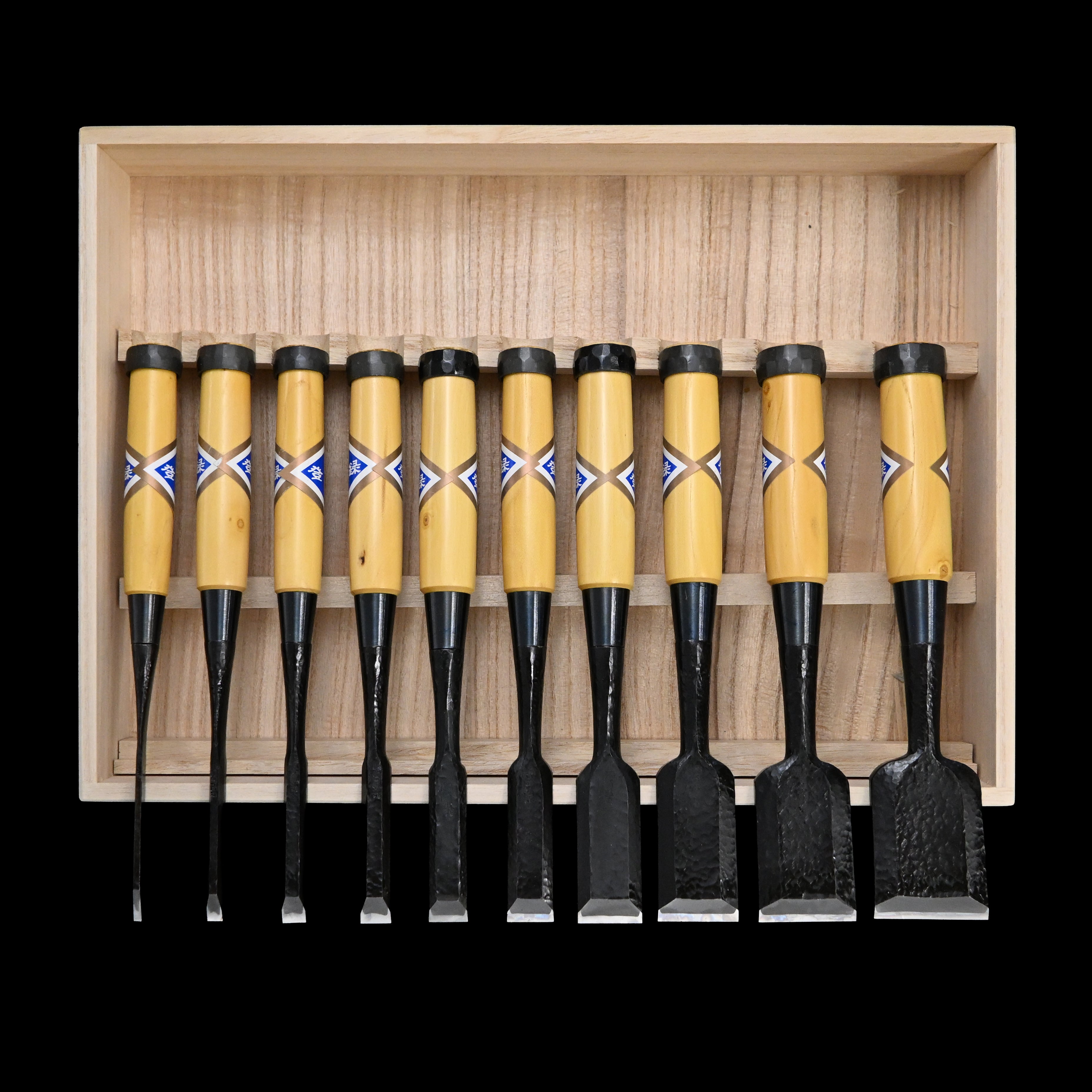 菊弘丸 槌目 追入組鑿 グミ柄付 桐箱付 Kikuhiromaru Tsuchime Bench chisels set with wooden box
