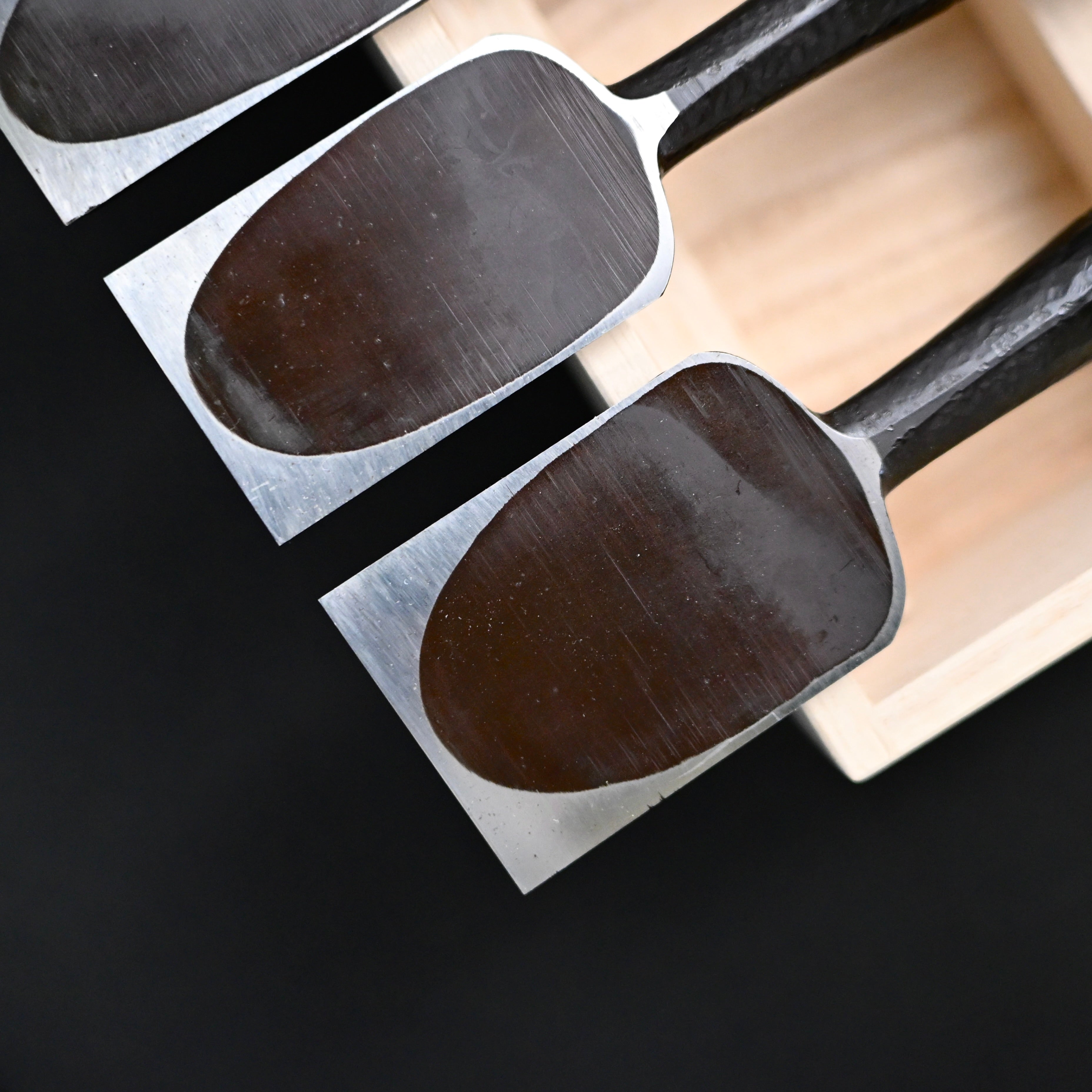 菊弘丸 槌目 追入組鑿 グミ柄付 桐箱付 Kikuhiromaru Tsuchime Bench chisels set with wooden box