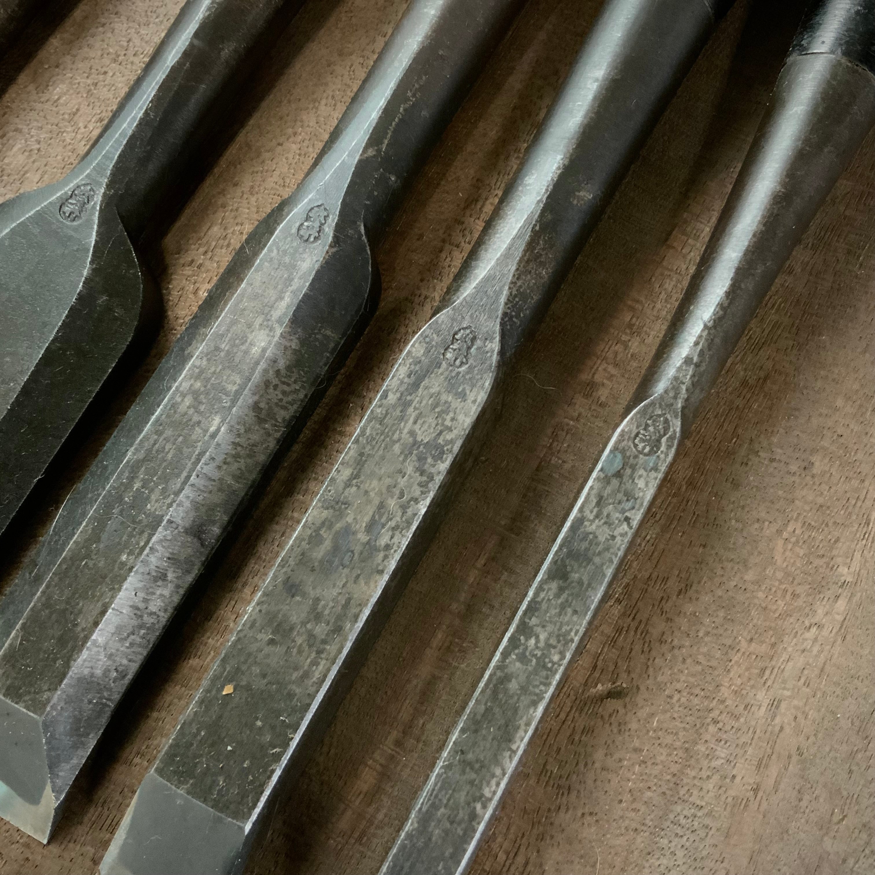 Old stock Hidari Hisasaku 2rd Timber chisels by Ikegami Takanobu 池上喬庸作 二代目左久作 叩き鑿 Tatakinomi