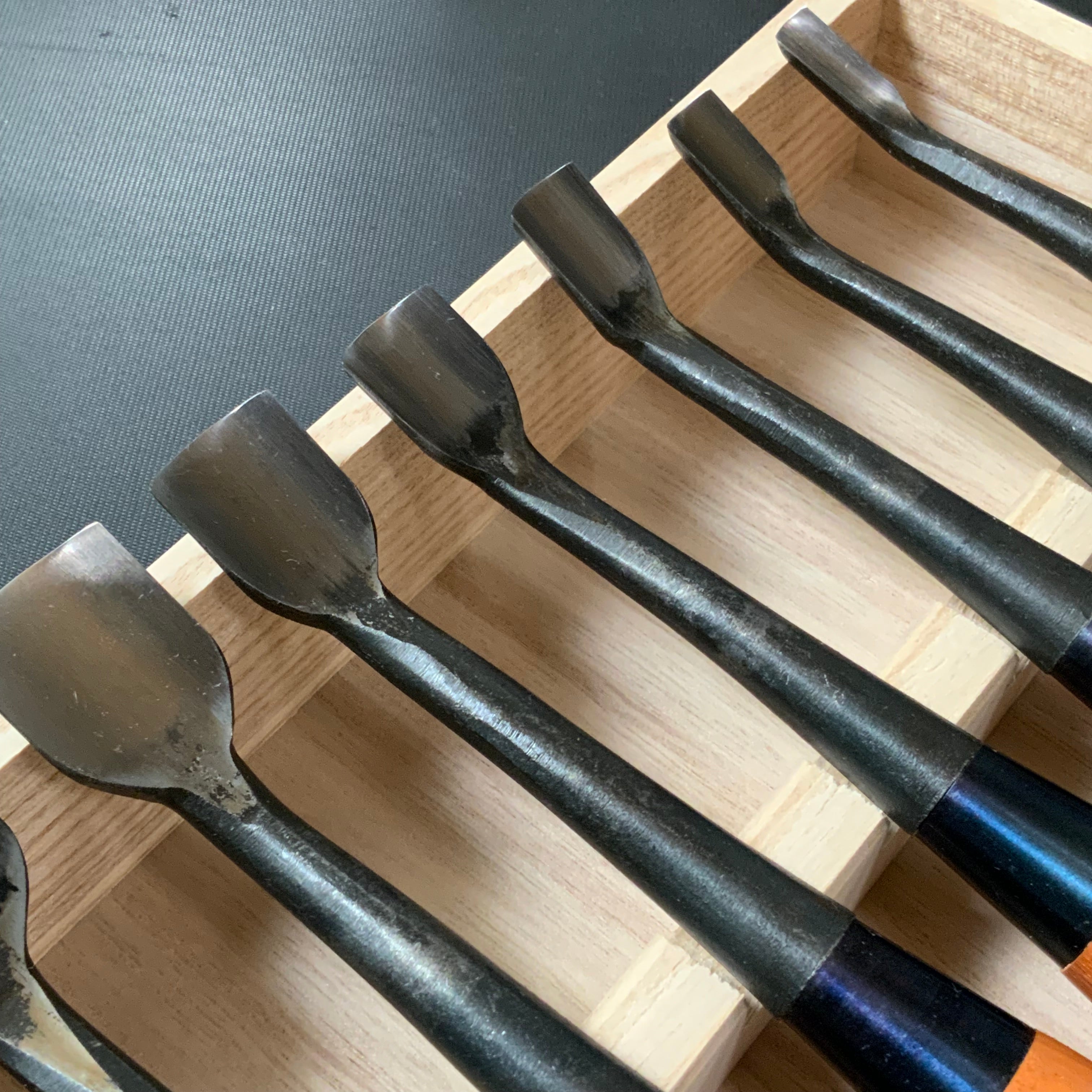 Hashi Spoon chisels set Carving chisels with white steel 橋 清玄作 丸曲組鑿 八本組
