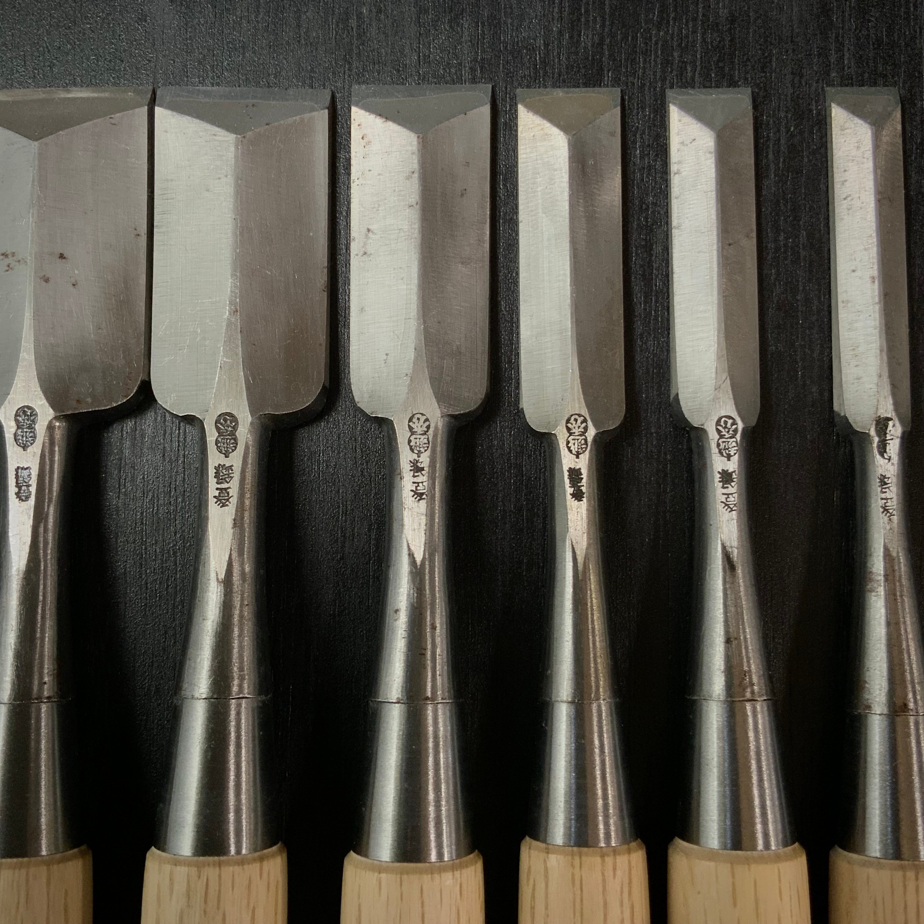 Old stock Koshihide Dovetail Bench chisels set / 掘出し物 越秀 鎬追入組鑿 磨き仕上げ Oirenomi