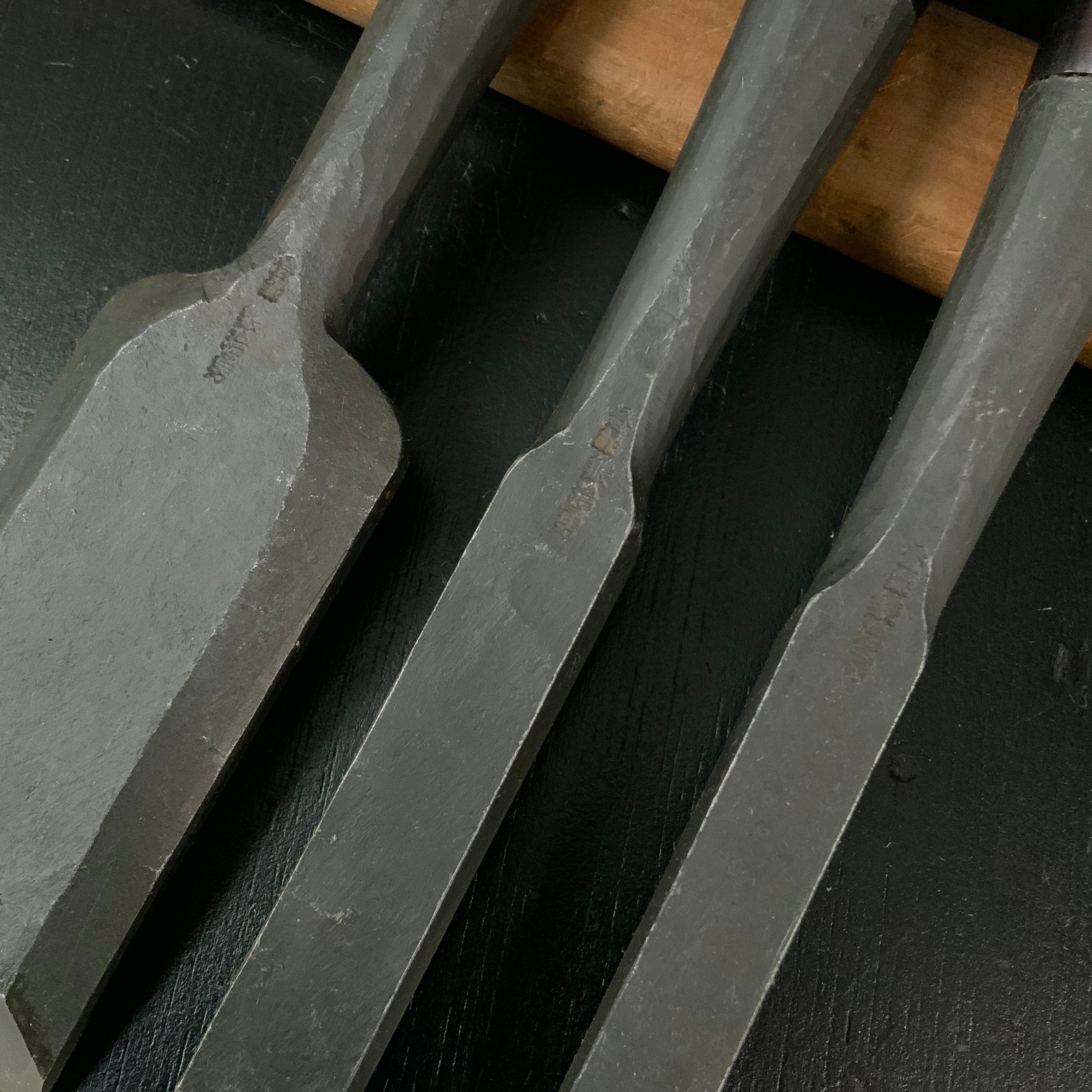 Old stock Kaji-yuh Timber chisels ( Tatakinomi ) 掘出し物 鍛治勇 叩鑿