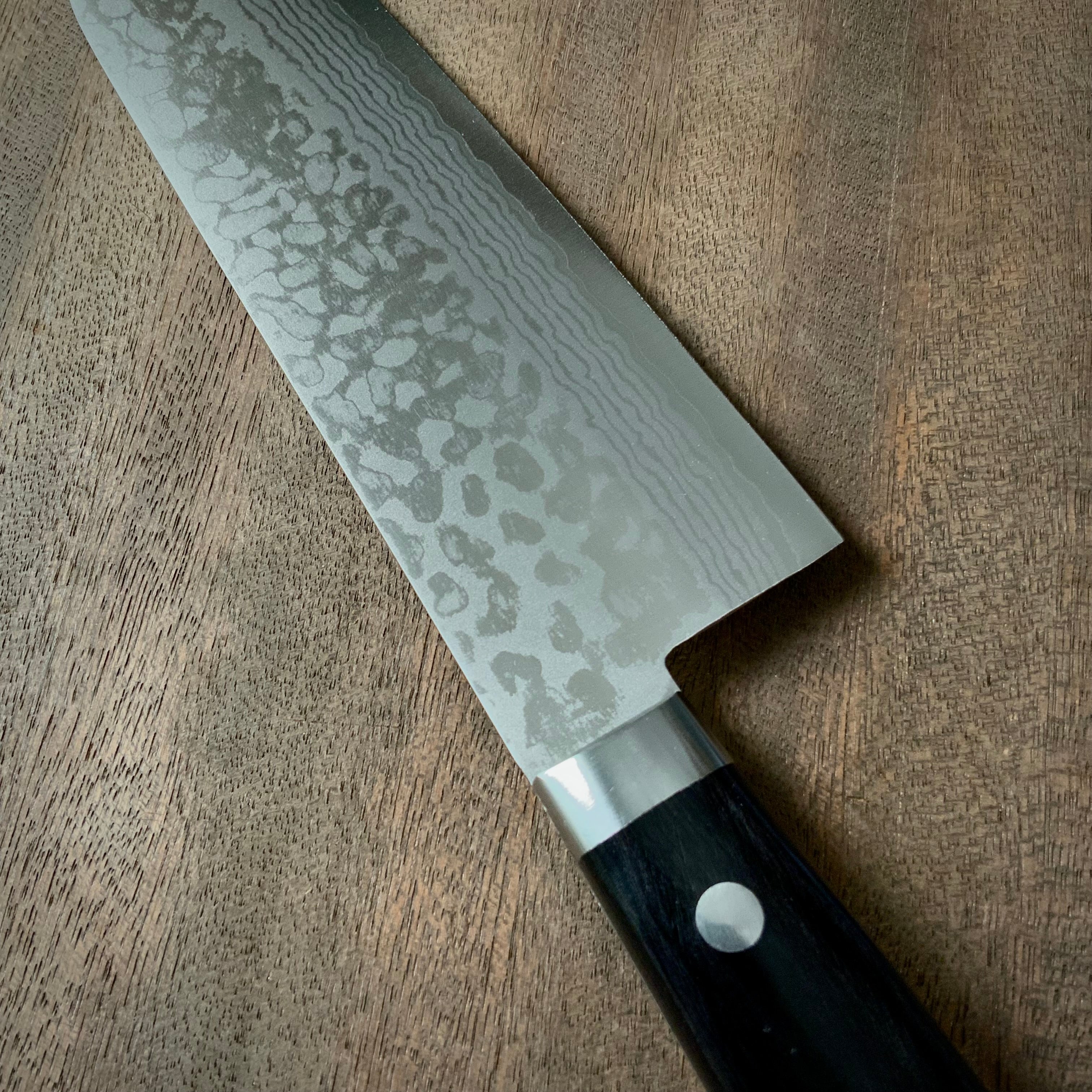 Haku-un Santoku knife with a 17-layer stainless steel cladding 本鍛造白雲 V金10号口金付積層三徳 170mm