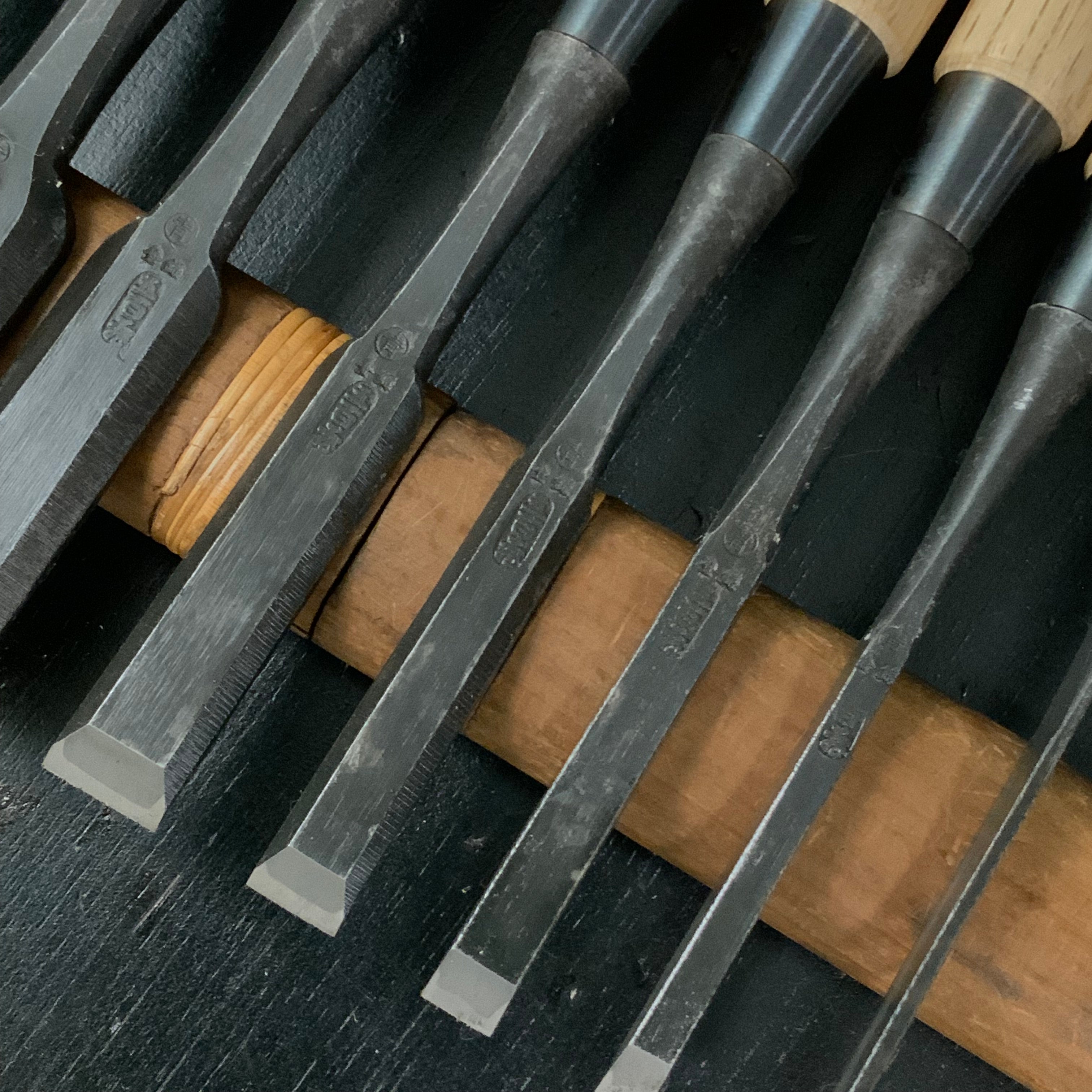 Ioroi Bench chisels set (Oirenomi) by Blue steel 五百蔵作 追入組鑿 青紙鋼