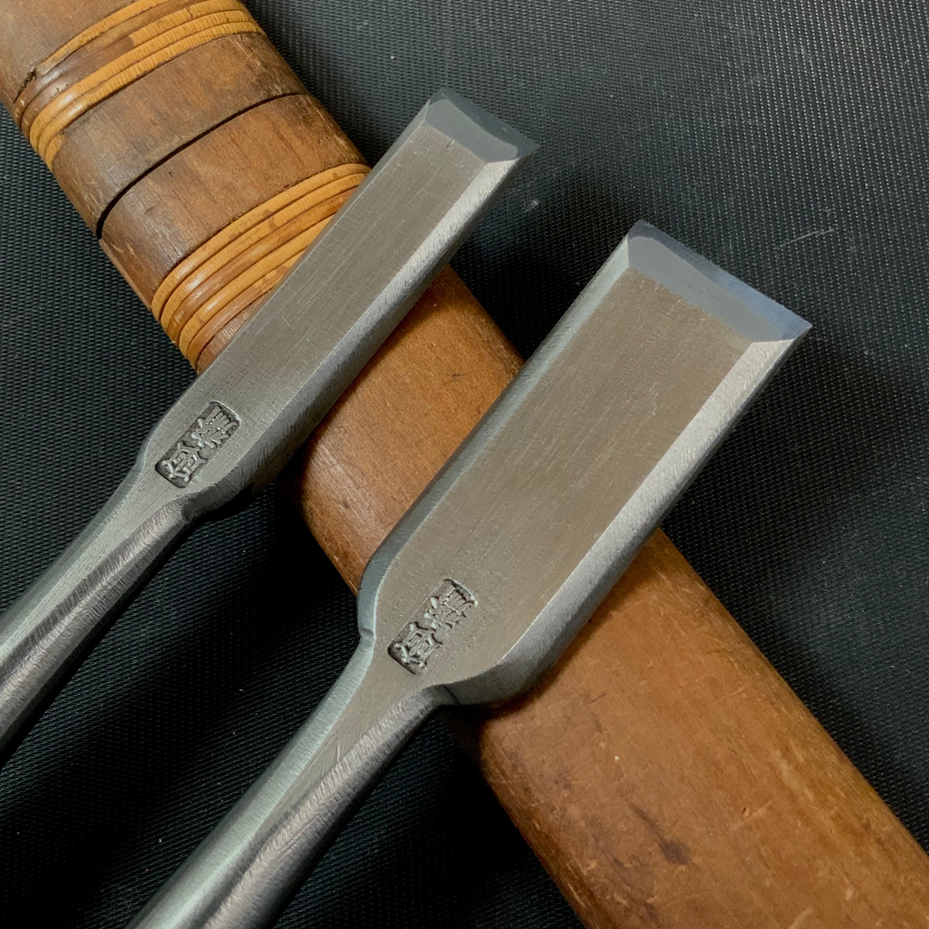 Tasai Bench chisels (Kinari Oirenomi) with blue steel 田斎作 磨き仕上 木成追入鑿
