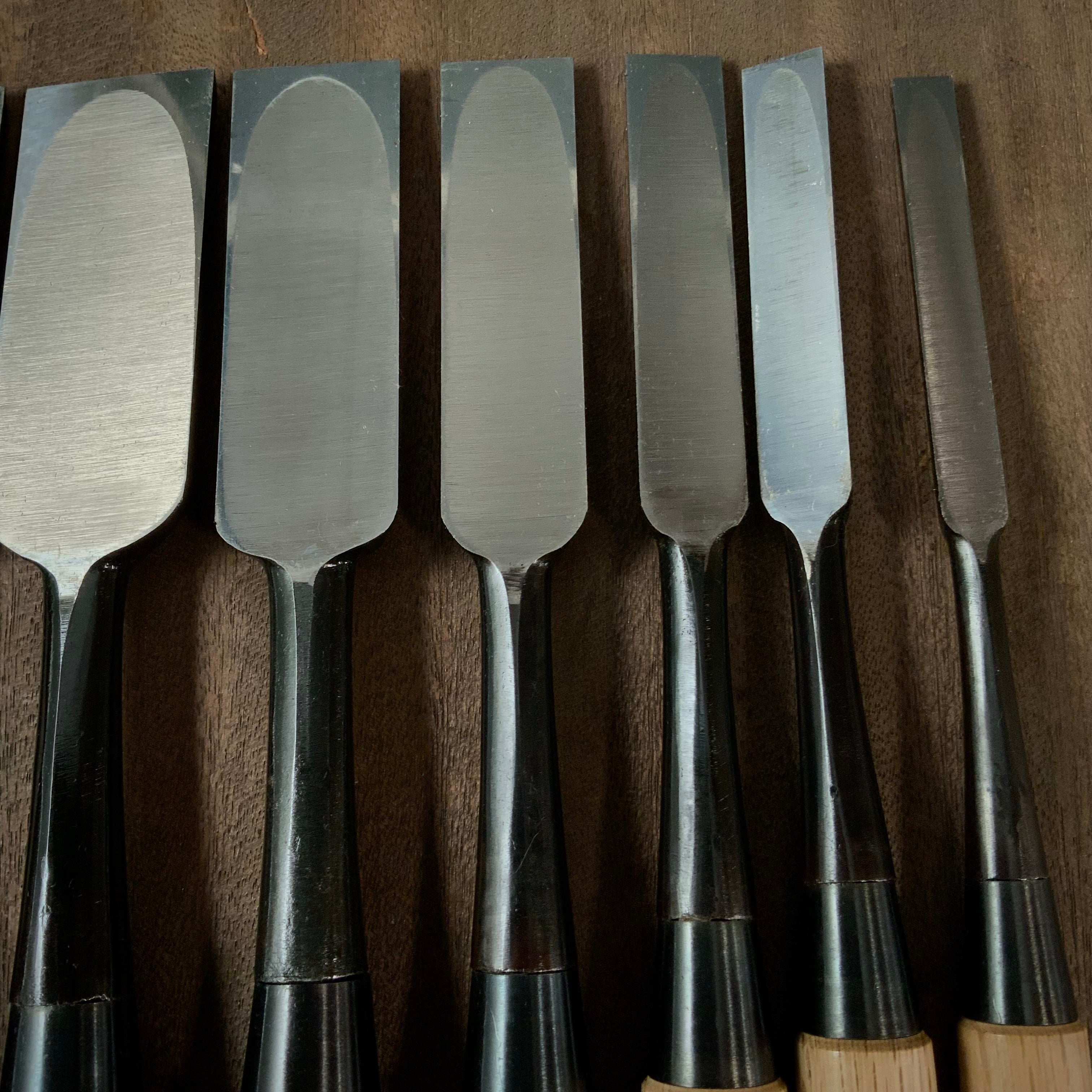 Kikuhiromaru Dovetail Paring chisels (Usunomi) 菊弘丸 シノギ薄鑿