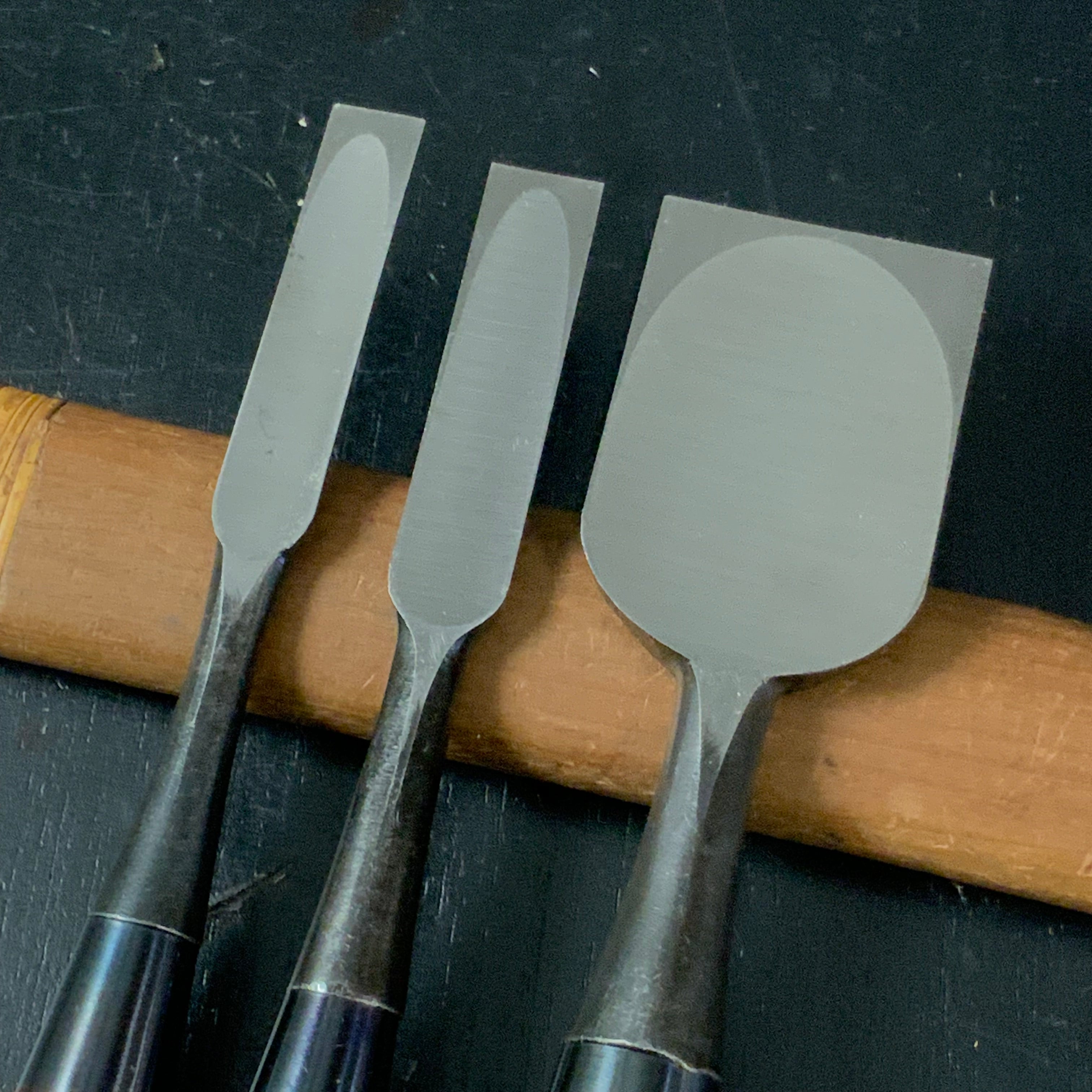 Old Stock Yamatokotsuchi Bench chisels (Oirenomi) 掘出し物 倭小槌 追入鑿 赤樫柄