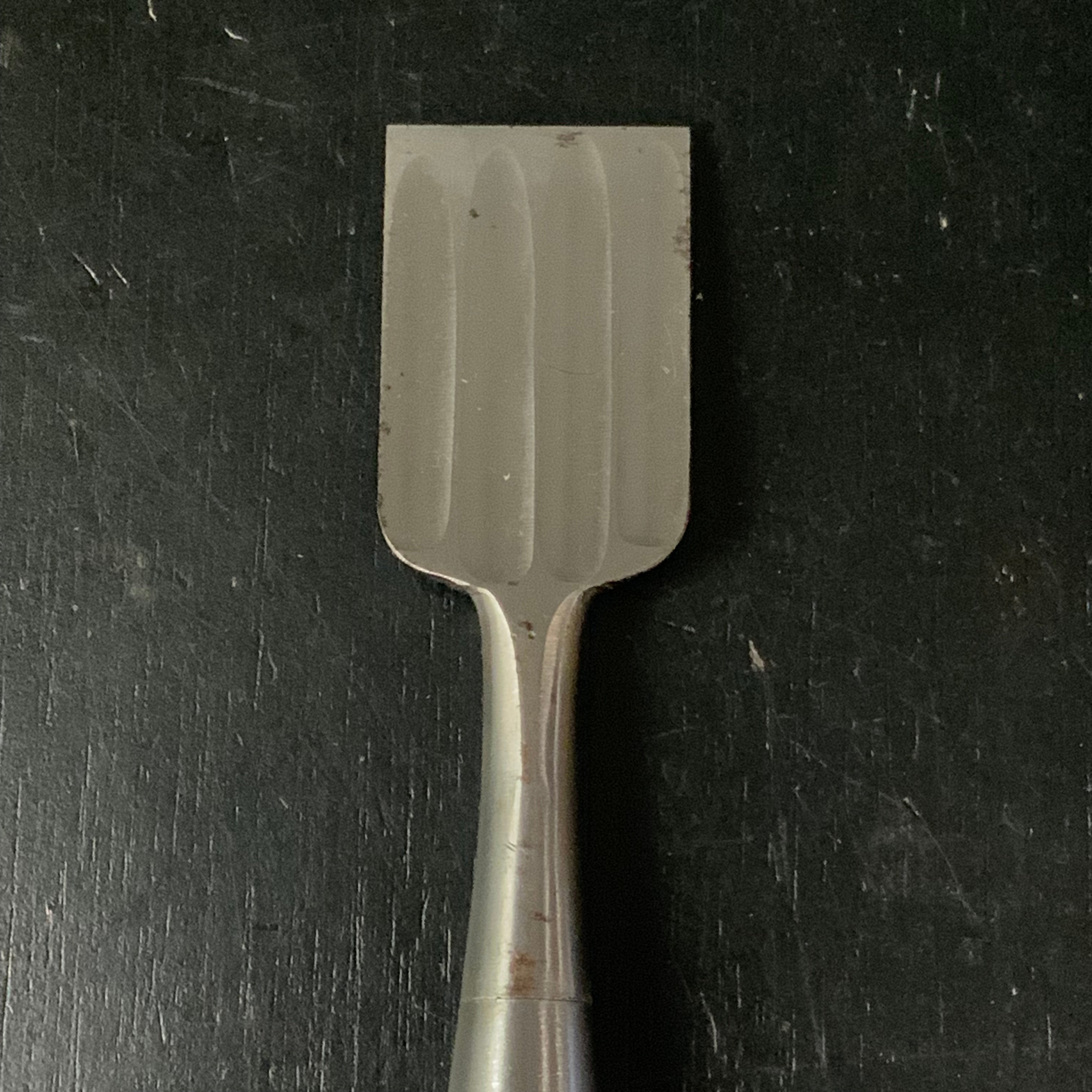 Old stock Kunitsuru Bench chisels (Oirenomi) with white steel 掘出し物 國鶴 追入鑿 四つ裏 oirenomi 36mm